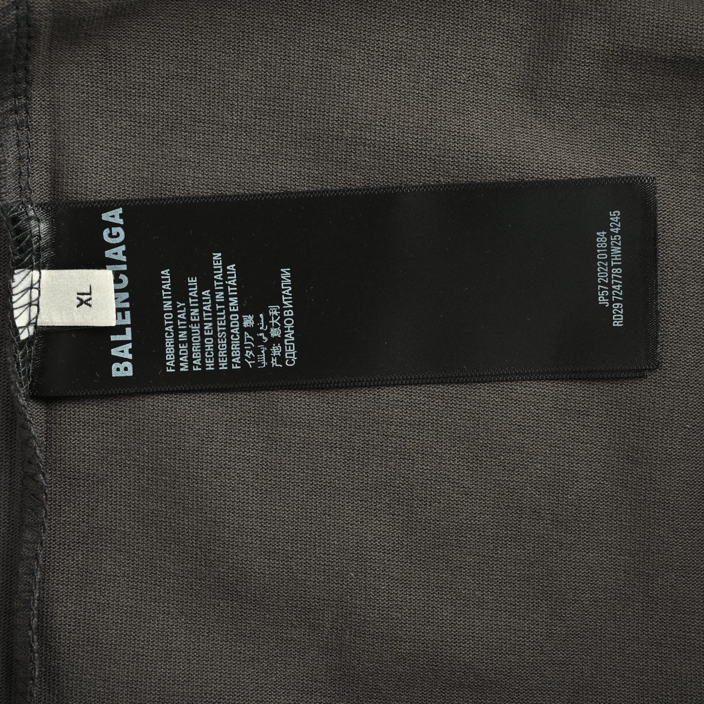 Balenciaga/巴黎世家 前后刺绣字母短袖-莆田鞋,莆田鞋货源,高仿鞋,高仿鞋货源,安福档口,莆田高仿鞋,莆田鞋批发,高仿鞋批发,莆田高仿运动鞋,高仿运动鞋,莆田运动鞋 Balenciaga/巴黎世家 前后刺绣字母短袖