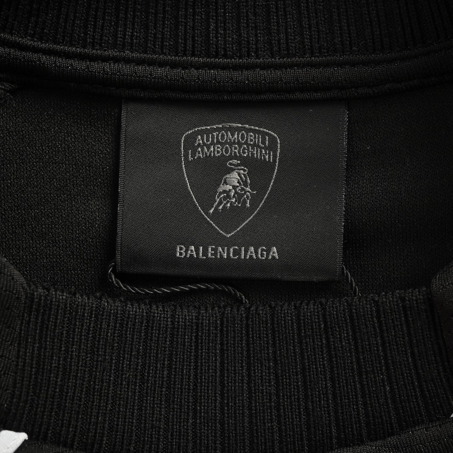 Balenciaga/巴黎世家 兰博基尼联名63号刺绣印花套装短袖-莆田鞋,莆田鞋货源,高仿鞋,高仿鞋货源,安福档口,莆田高仿鞋,莆田鞋批发,高仿鞋批发,莆田高仿运动鞋,高仿运动鞋,莆田运动鞋 Balenciaga/巴黎世家 兰博基尼联名63号刺绣印花套装短袖