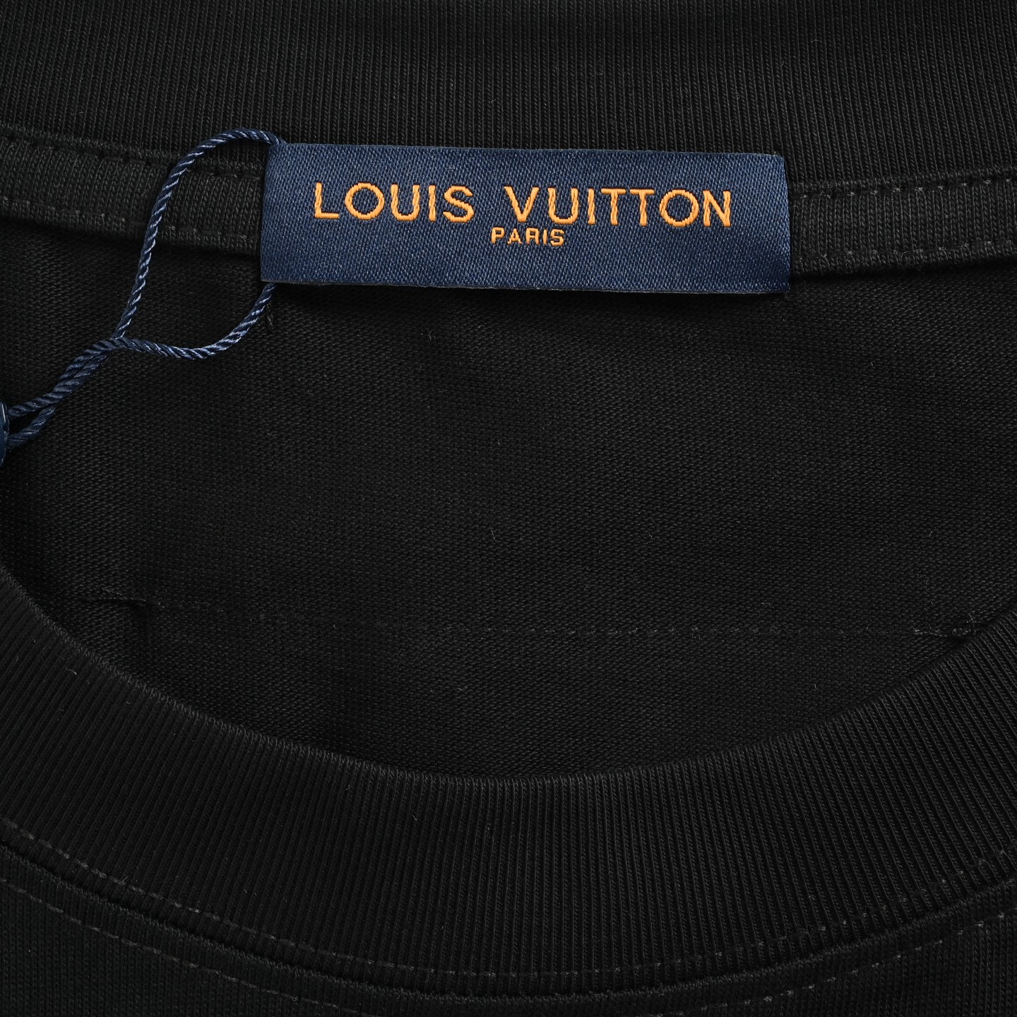 Louis Vuitton/路易威登 25ss 吊坠印花短袖-Chinese UA Cheap High Quatity Brand Clothes Bags handbags Sneakers wholesale wholesaler seller from China Factory suppliers Fashion Clothing Shoes best Quality Beautiful Price Louis Vuitton/路易威登 25ss 吊坠印花短袖