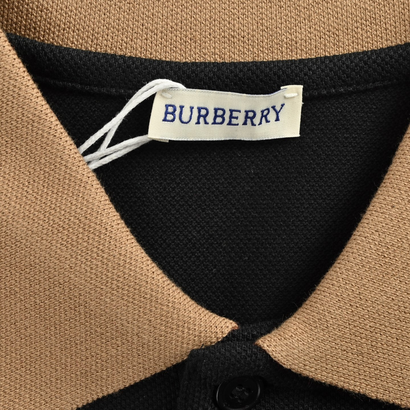 Burberry/巴宝莉 25ss 领口字母提花Polo短袖-Chinese UA Cheap High Quatity Brand Clothes Bags handbags Sneakers wholesale wholesaler seller from China Factory suppliers Fashion Clothing Shoes best Quality Beautiful Price Burberry/巴宝莉 25ss 领口字母提花Polo短袖