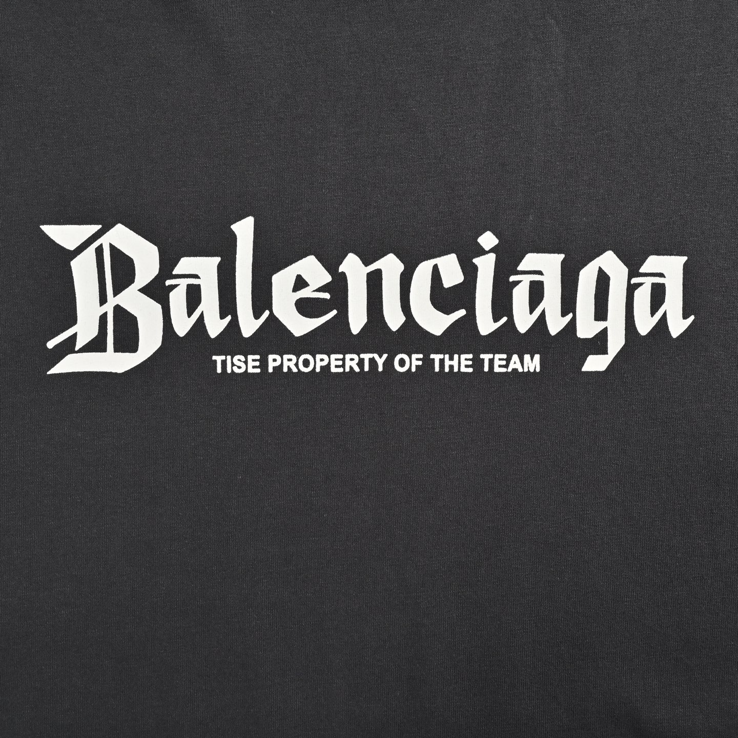 Balenciaga/巴黎世家 25ss 哥特字母印花短袖 灰白 深灰