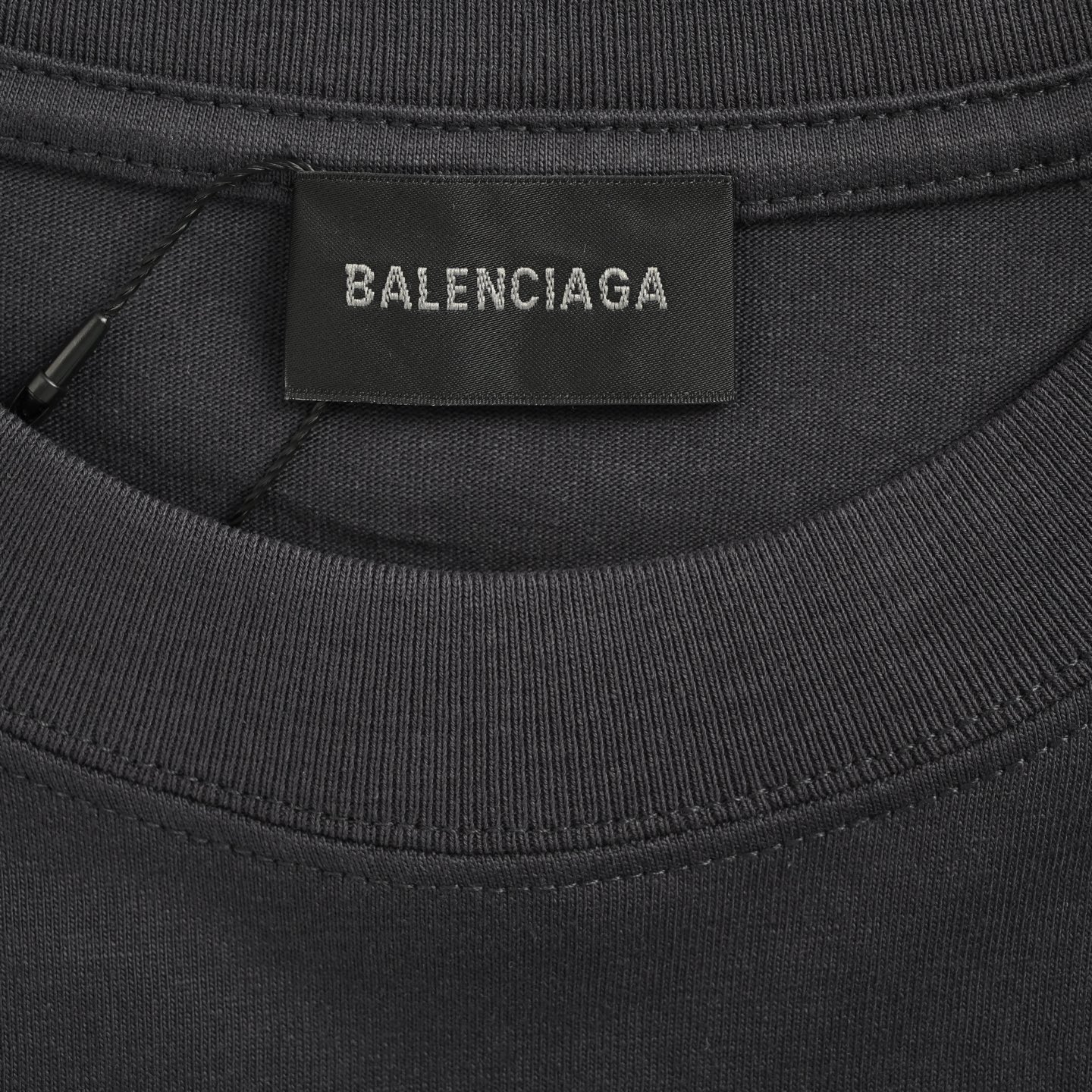 Balenciaga/巴黎世家 25ss 哥特字母印花短袖 灰白 深灰