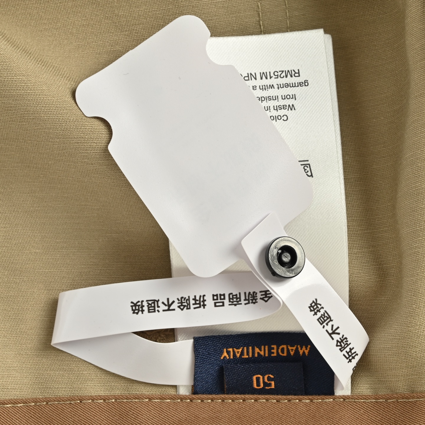 Louis Vuitton/路易威登 口袋贴饰LOGO棉质工装短裤-Chinese UA Cheap High Quatity Brand Clothes Bags handbags Sneakers wholesale wholesaler seller from China Factory suppliers Fashion Clothing Shoes best Quality Beautiful Price Louis Vuitton/路易威登 口袋贴饰LOGO棉质工装短裤