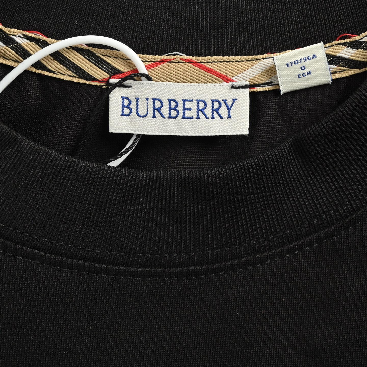 Burberry/巴宝莉 25ss 战马刺绣后袋印花短裤