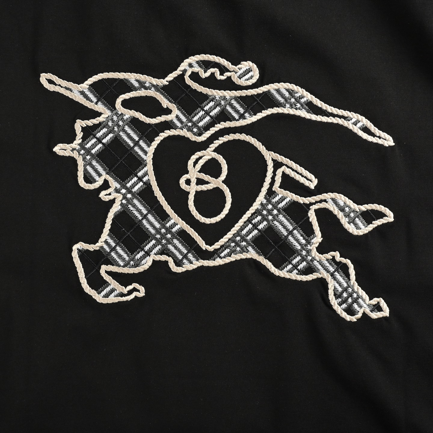 Burberry/巴宝莉 25ss 战马刺绣后袋印花短裤