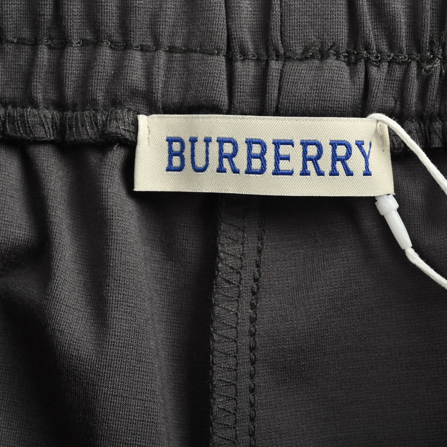 Burberry/巴宝莉 25ss 战马刺绣后袋印花短裤