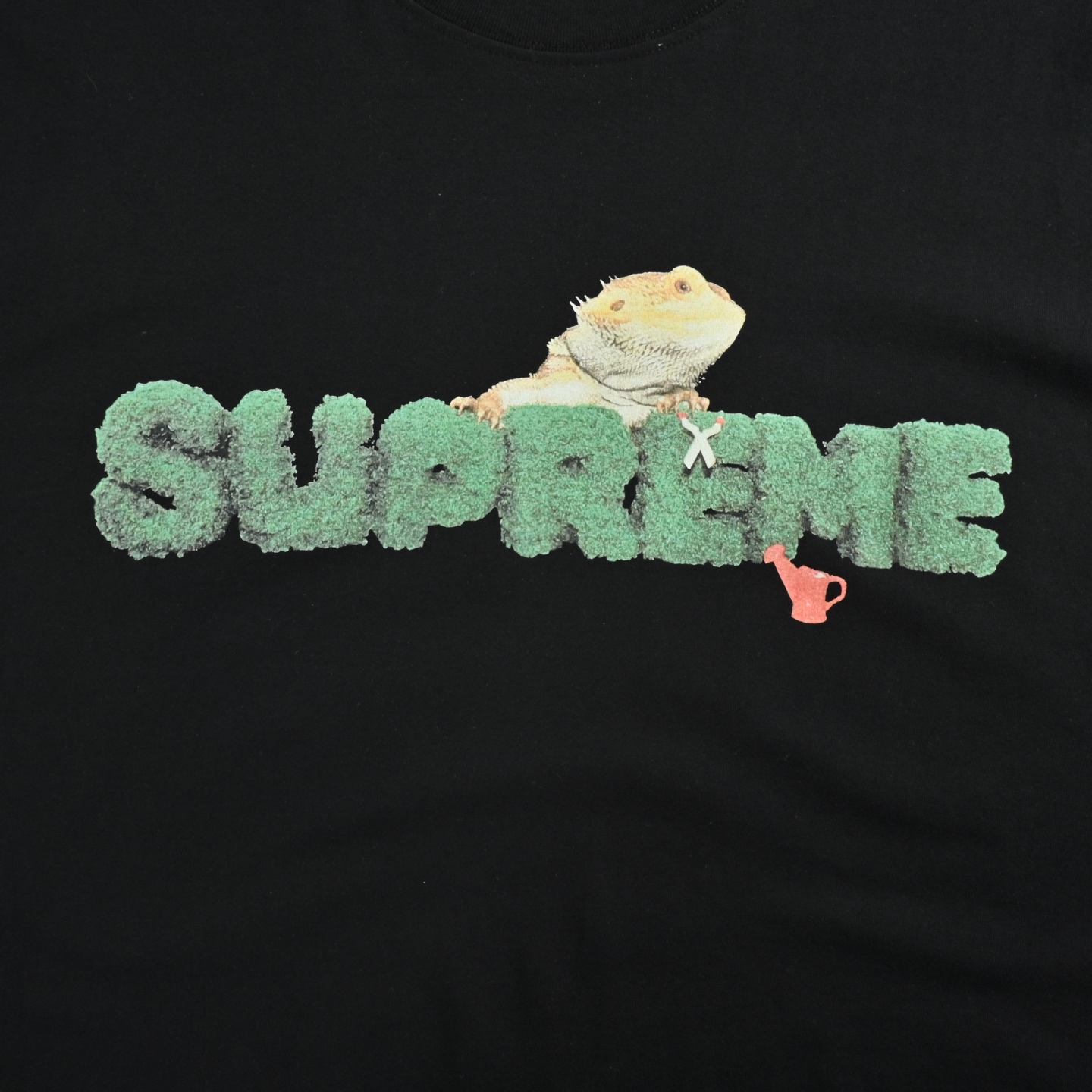 Supreme Week 18 Lizard Tee 蜥蜴图案logo圆领短袖-Chinese UA Cheap High Quatity Brand Clothes Bags handbags Sneakers wholesale wholesaler seller from China Factory suppliers Fashion Clothing Shoes best Quality Beautiful Price Supreme Week 18 Lizard Tee 蜥蜴图案logo圆领短袖