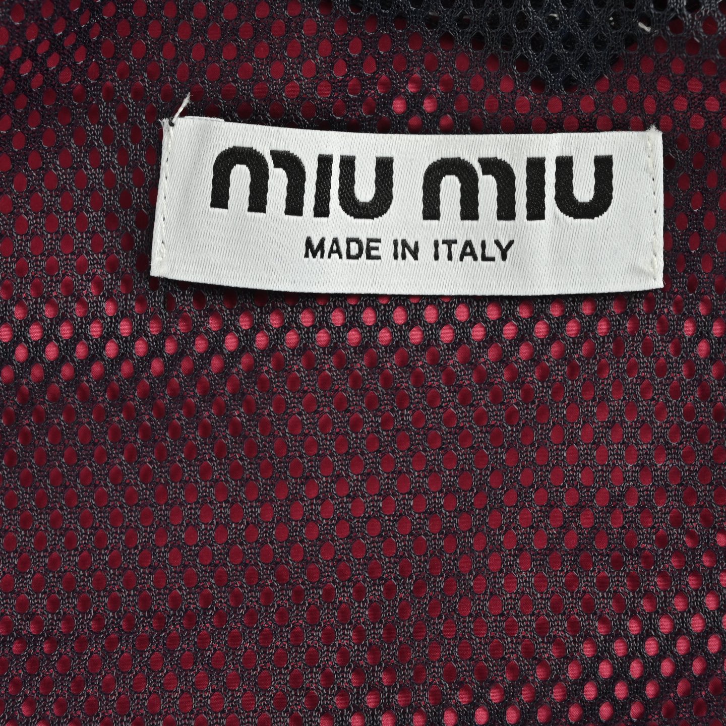 Miu Miu/缪缪 撞色拼接冲锋衣夹克外套黑灰/蓝红-Chinese UA Cheap High Quatity Brand Clothes Bags handbags Sneakers wholesale wholesaler seller from China Factory suppliers Fashion Clothing Shoes best Quality Beautiful Price Miu Miu/缪缪 撞色拼接冲锋衣夹克外套黑灰/蓝红