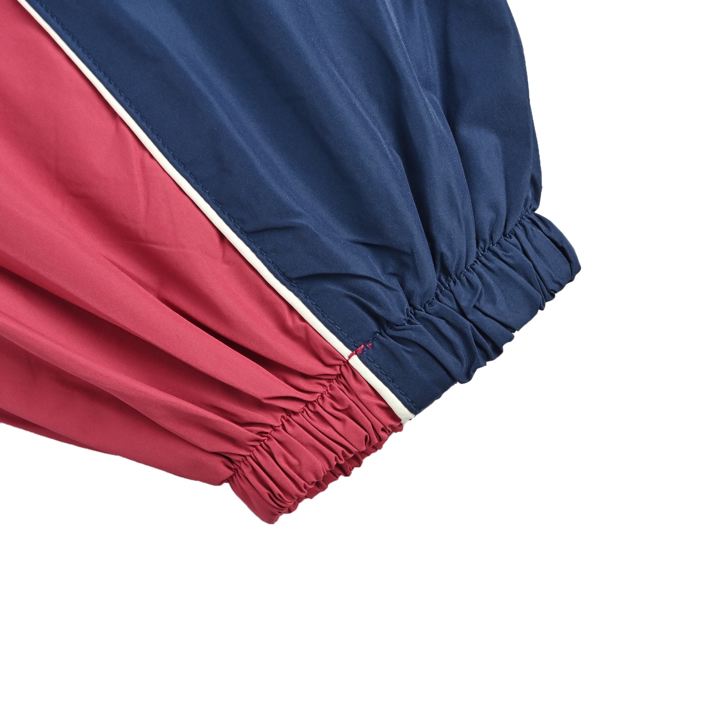 Miu Miu/缪缪 撞色拼接冲锋衣夹克外套黑灰/蓝红-Chinese UA Cheap High Quatity Brand Clothes Bags handbags Sneakers wholesale wholesaler seller from China Factory suppliers Fashion Clothing Shoes best Quality Beautiful Price Miu Miu/缪缪 撞色拼接冲锋衣夹克外套黑灰/蓝红