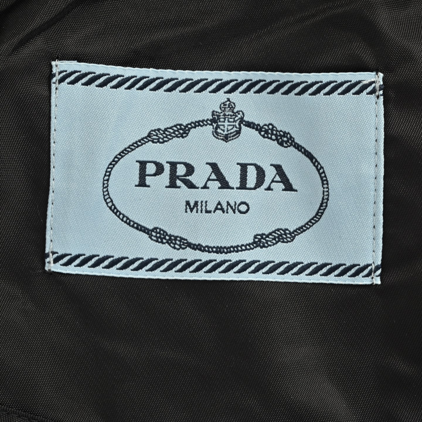 Prada/普拉达 25Fw 后领三角标立领夹克外套