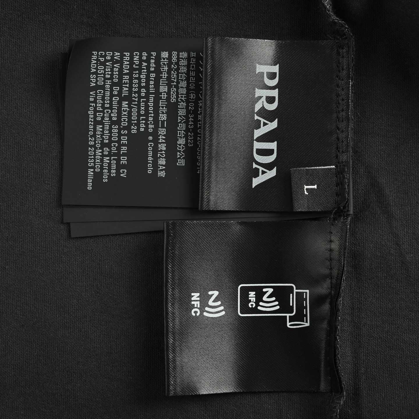 Prada/普拉达 25Fw 激光烧花三角标长袖T恤