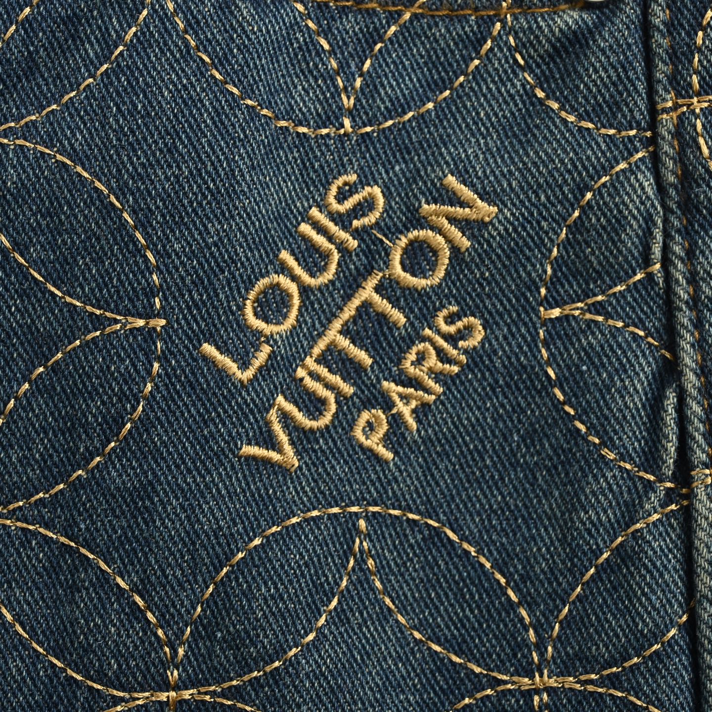 Louis Vuitton & Nigo 联名款圆环全绣工装七分牛仔短裤