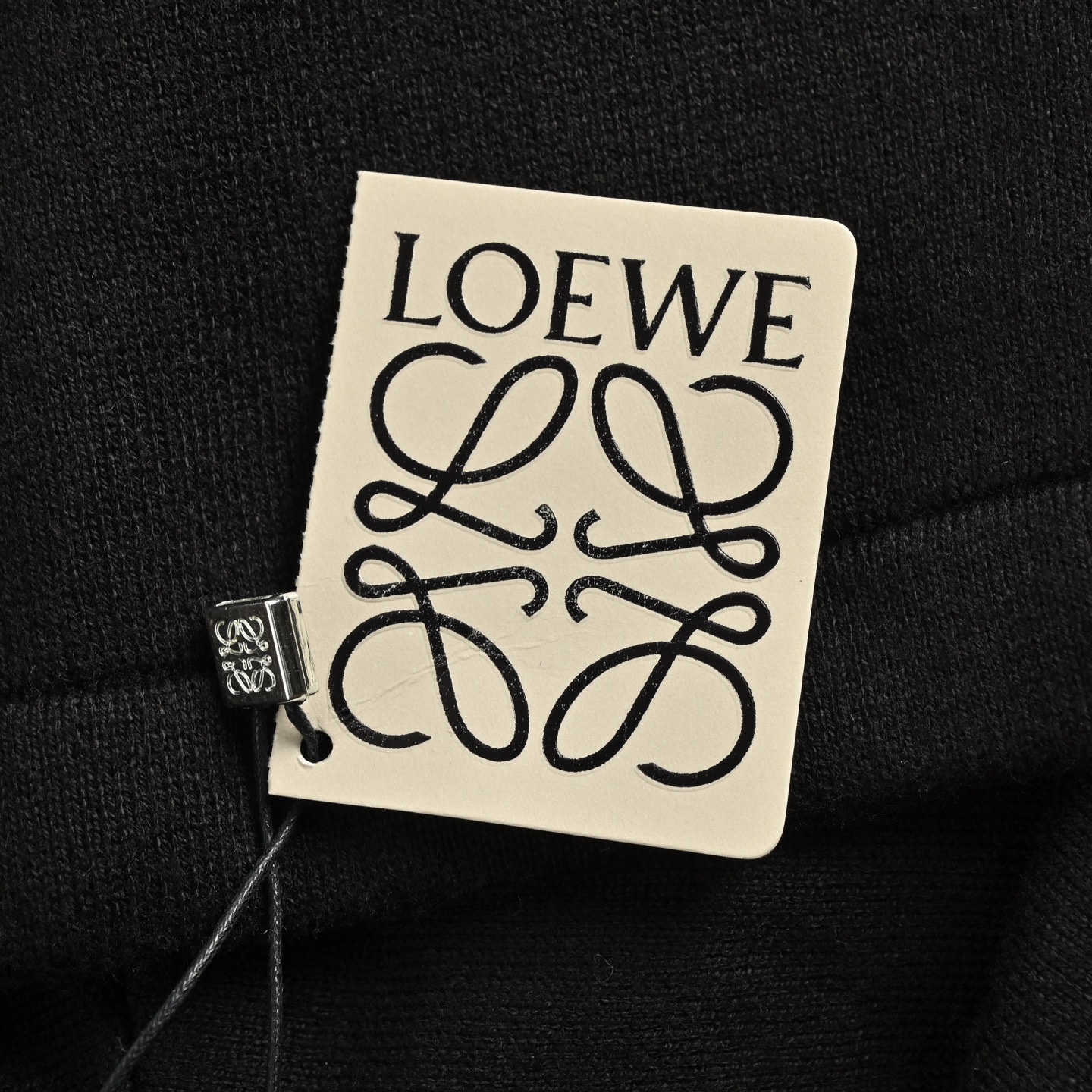 Loewe/罗意威 Anagram 后背浮雕拉链连帽针织外套-Chinese UA Cheap High Quatity Brand Clothes Bags handbags Sneakers wholesale wholesaler seller from China Factory suppliers Fashion Clothing Shoes best Quality Beautiful Price Loewe/罗意威 Anagram 后背浮雕拉链连帽针织外套