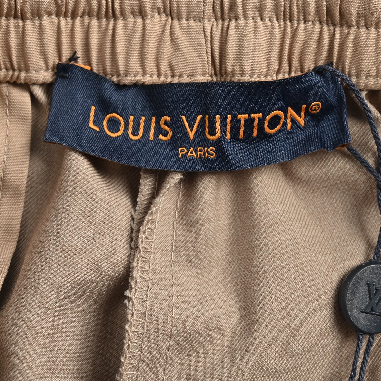 Louis Vuitton/路易威登 25ss 卡其羊毛休闲西裤-Chinese UA Cheap High Quatity Brand Clothes Bags handbags Sneakers wholesale wholesaler seller from China Factory suppliers Fashion Clothing Shoes best Quality Beautiful Price Louis Vuitton/路易威登 25ss 卡其羊毛休闲西裤