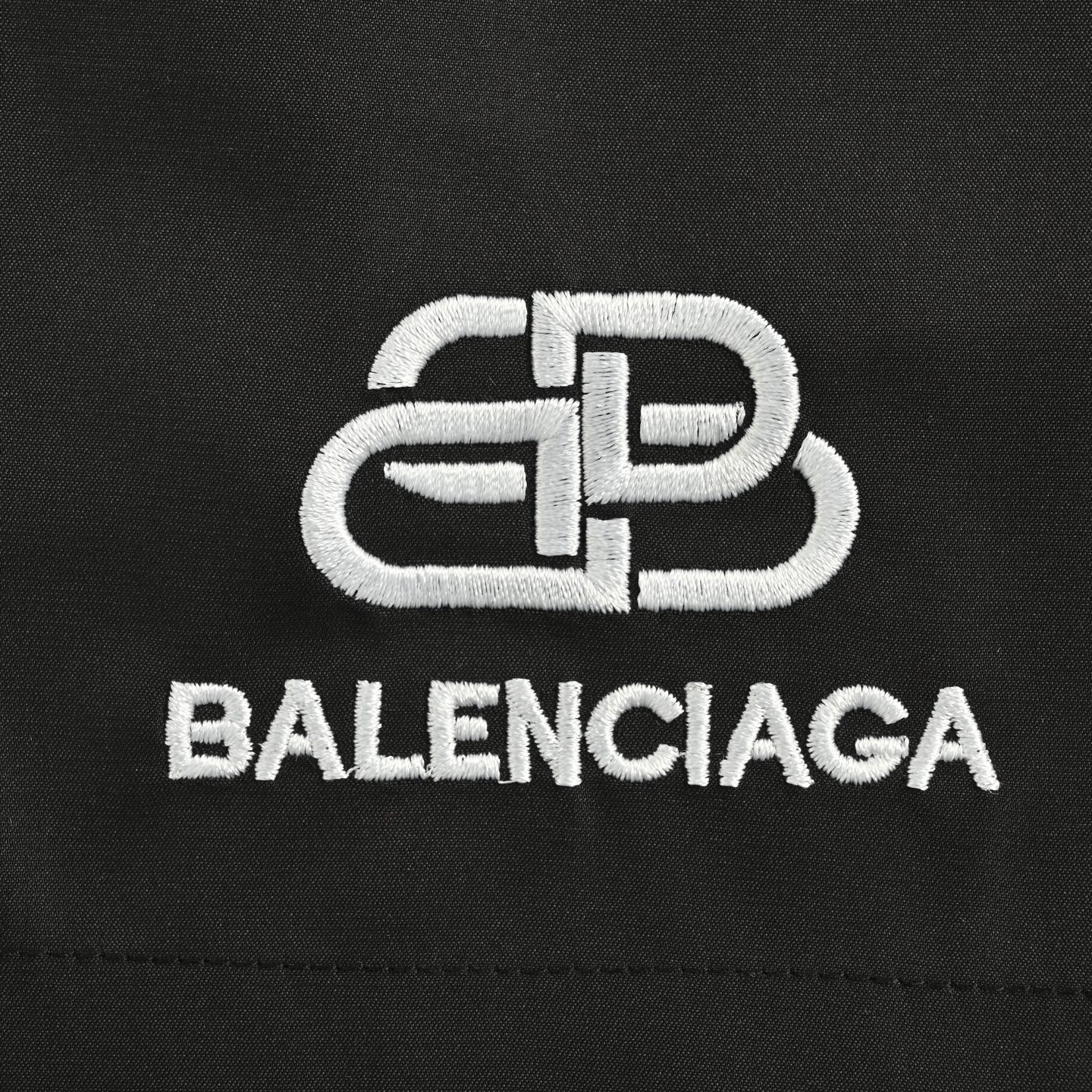 Balenciaga/巴黎世家 25ss 锁扣刺绣沙滩短裤