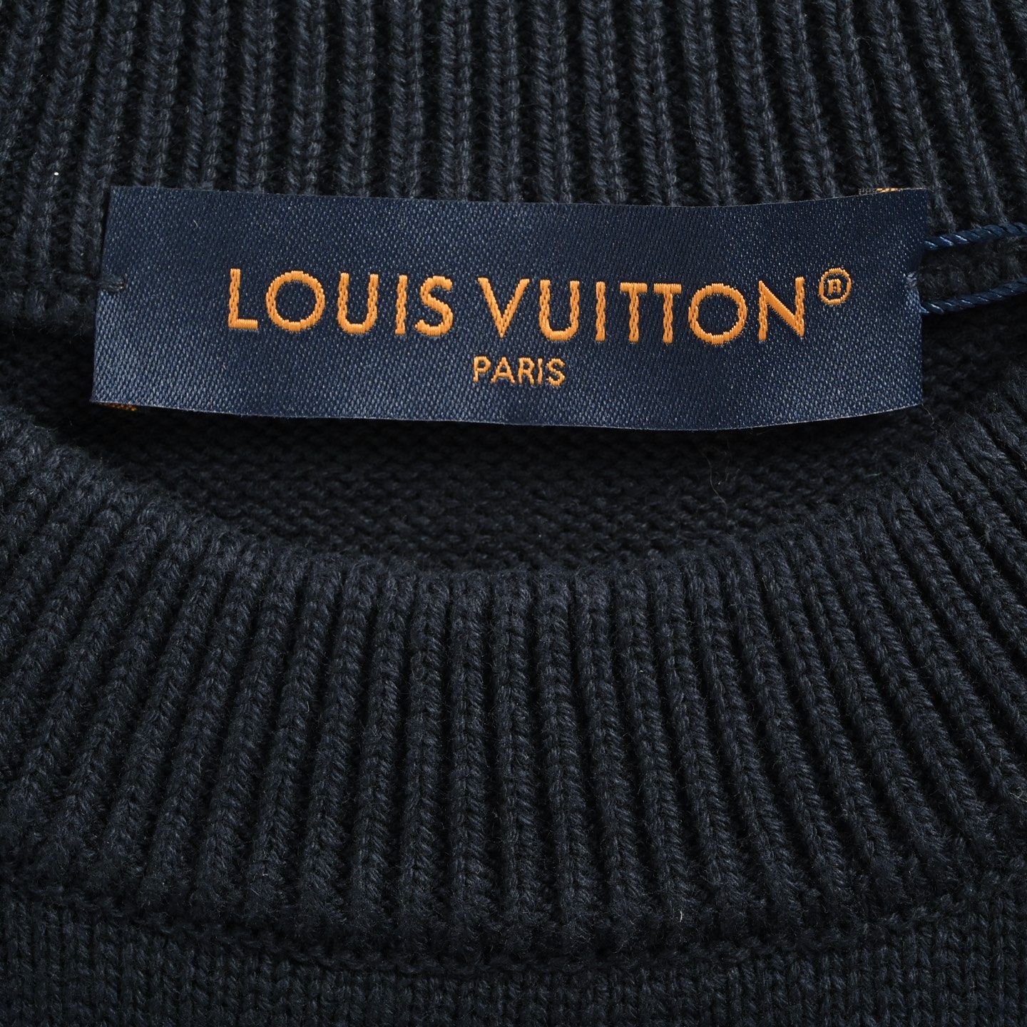 Louis Vuitton/路易威登 海螺勋章肩扣圆领针织毛衣-Chinese UA Cheap High Quatity Brand Clothes Bags handbags Sneakers wholesale wholesaler seller from China Factory suppliers Fashion Clothing Shoes best Quality Beautiful Price Louis Vuitton/路易威登 海螺勋章肩扣圆领针织毛衣