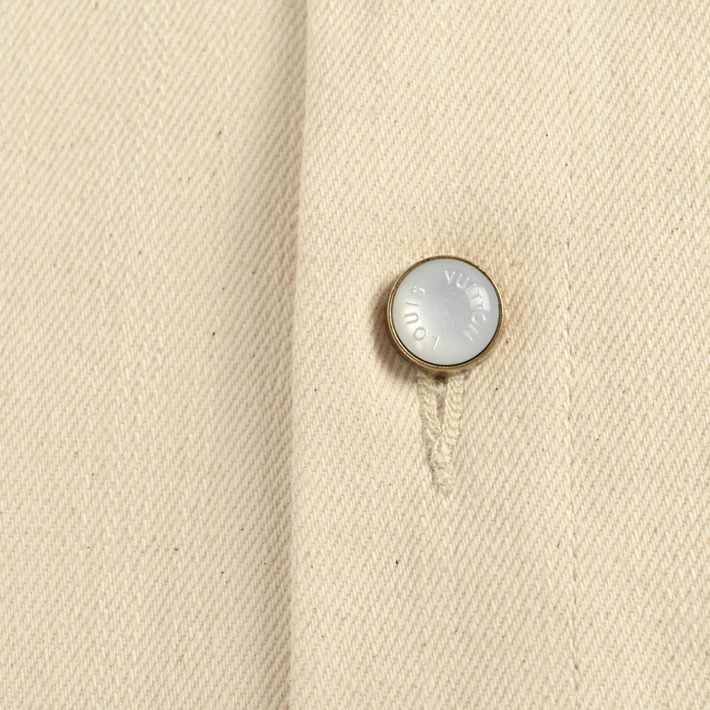 Louis Vuitton/路易威登 口袋皮标后背字母印花牛仔短袖衬衫-Chinese UA Cheap High Quatity Brand Clothes Bags handbags Sneakers wholesale wholesaler seller from China Factory suppliers Fashion Clothing Shoes best Quality Beautiful Price Louis Vuitton/路易威登 口袋皮标后背字母印花牛仔短袖衬衫