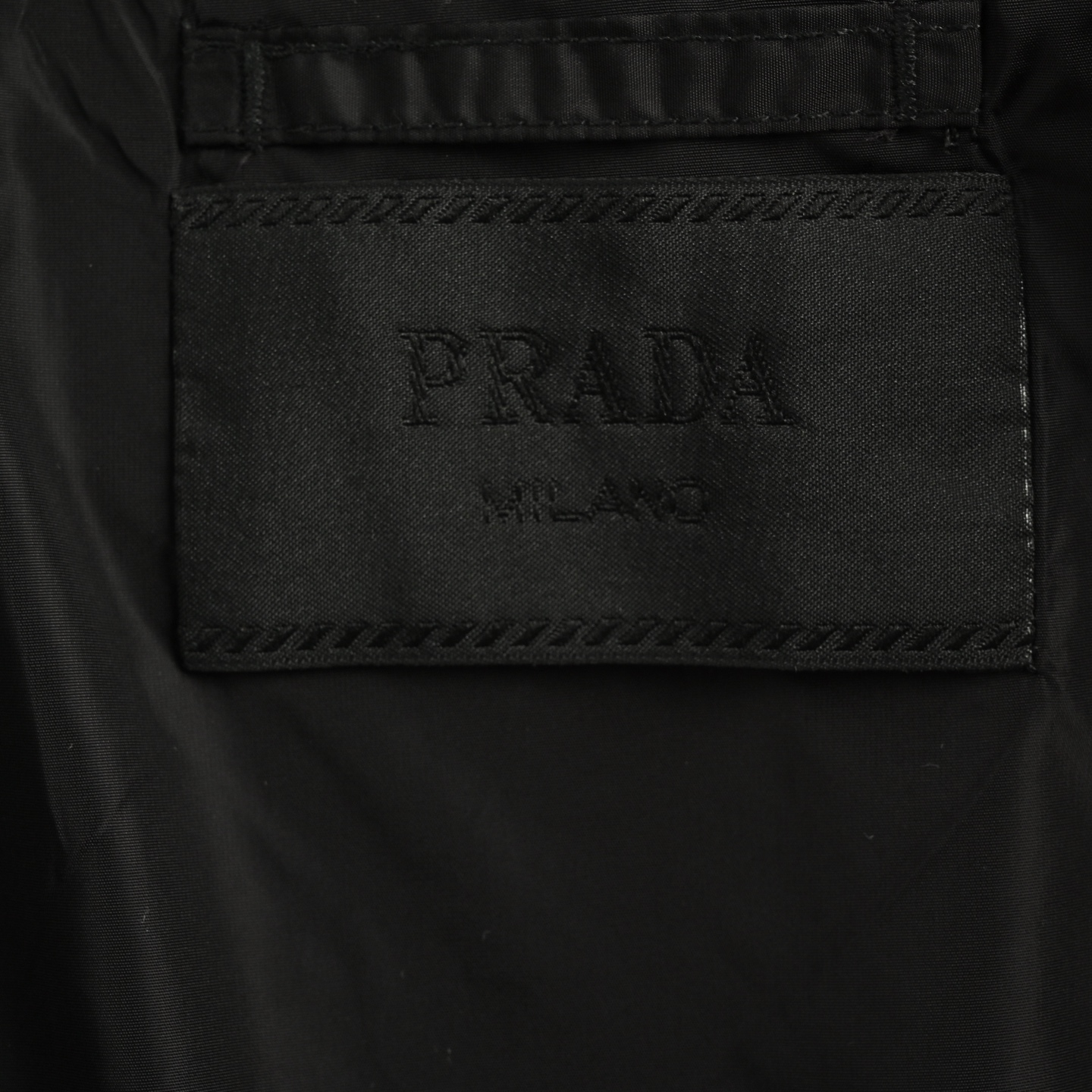 Prada/普拉达 25Fw 手臂三角标立领夹克
