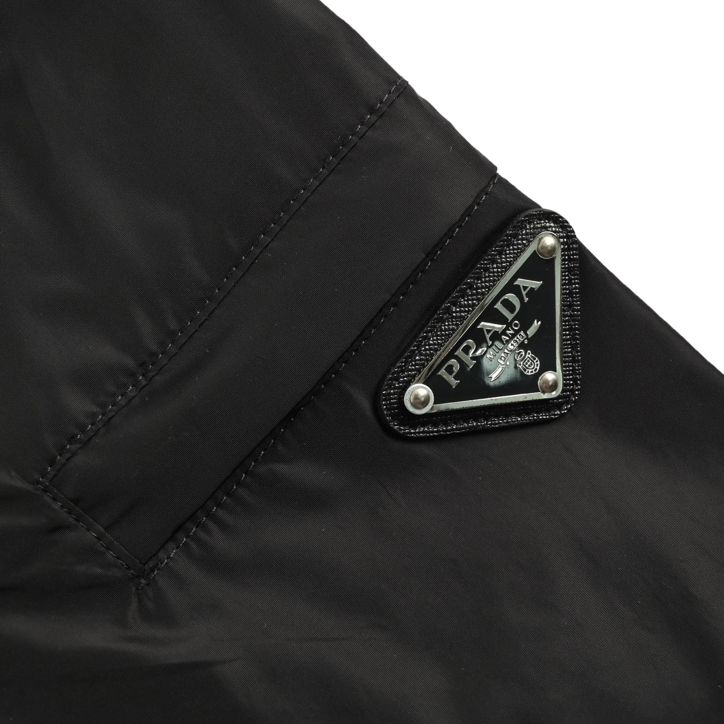 Prada/普拉达 25Fw 手臂三角标立领夹克