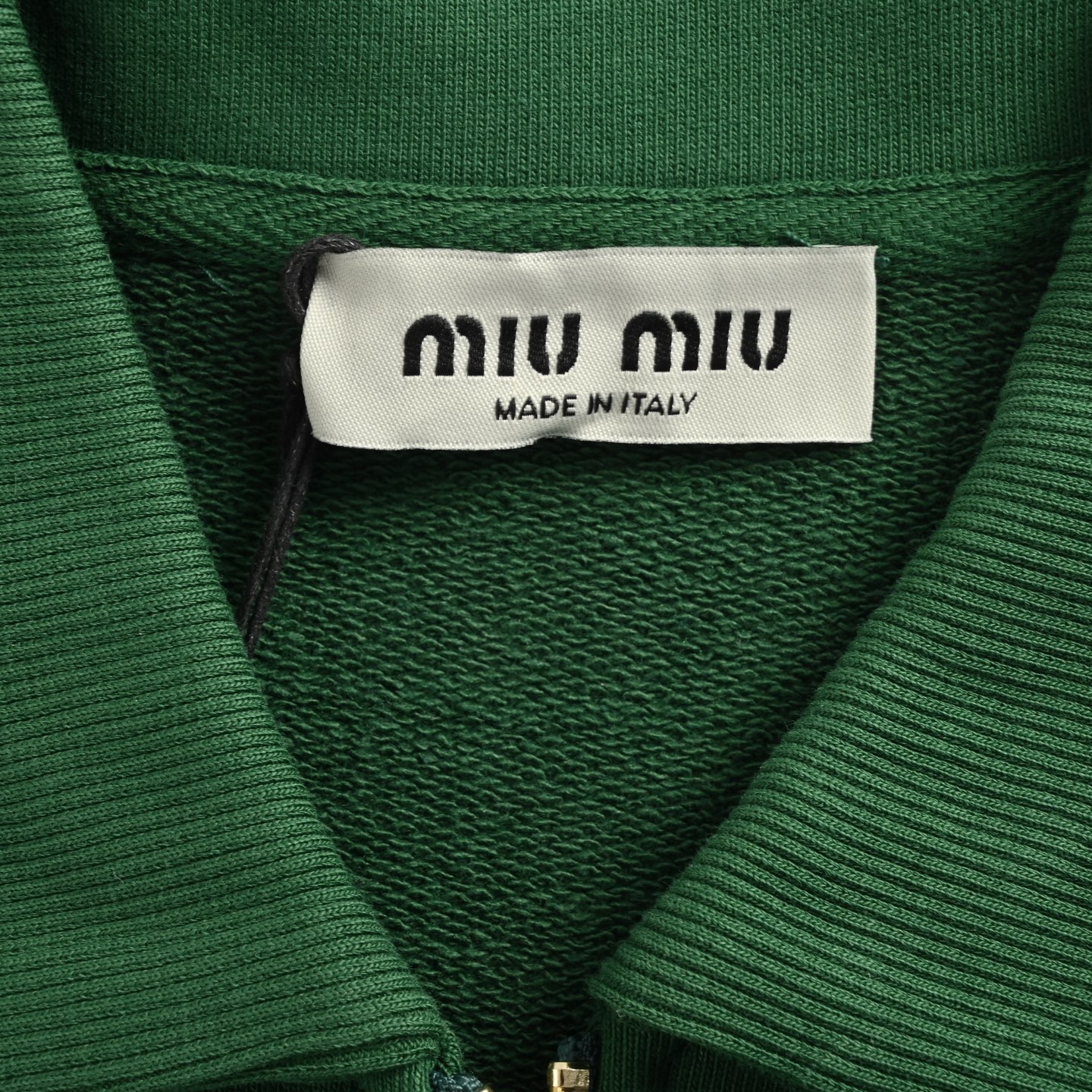 Miu Miu/缪缪 25Fw 贴布字母半拉链翻领卫衣-Chinese UA Cheap High Quatity Brand Clothes Bags handbags Sneakers wholesale wholesaler seller from China Factory suppliers Fashion Clothing Shoes best Quality Beautiful Price Miu Miu/缪缪 25Fw 贴布字母半拉链翻领卫衣
