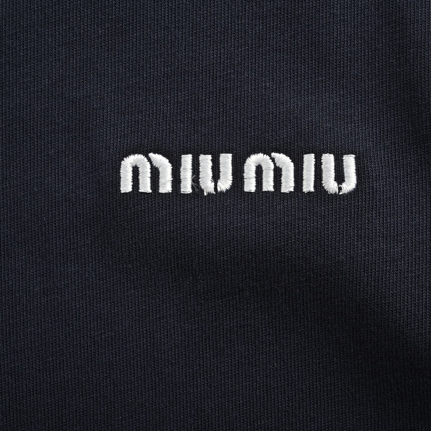 Miu Miu/缪缪 25Fw 经典小标刺绣长袖T恤-Chinese UA Cheap High Quatity Brand Clothes Bags handbags Sneakers wholesale wholesaler seller from China Factory suppliers Fashion Clothing Shoes best Quality Beautiful Price Miu Miu/缪缪 25Fw 经典小标刺绣长袖T恤