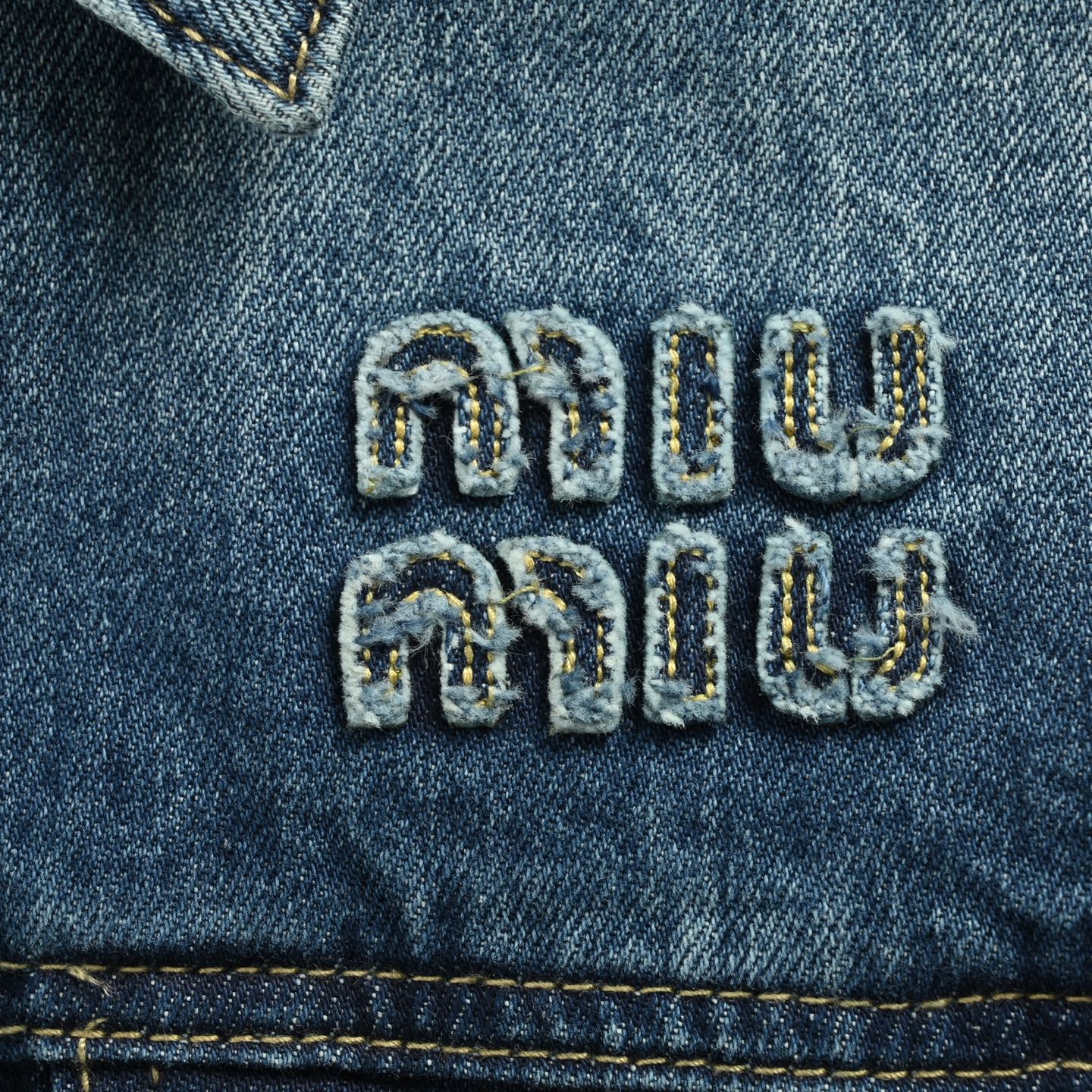 Miu Miu/缪缪 25Fw 假两件拼接牛仔夹克-Chinese UA Cheap High Quatity Brand Clothes Bags handbags Sneakers wholesale wholesaler seller from China Factory suppliers Fashion Clothing Shoes best Quality Beautiful Price Miu Miu/缪缪 25Fw 假两件拼接牛仔夹克