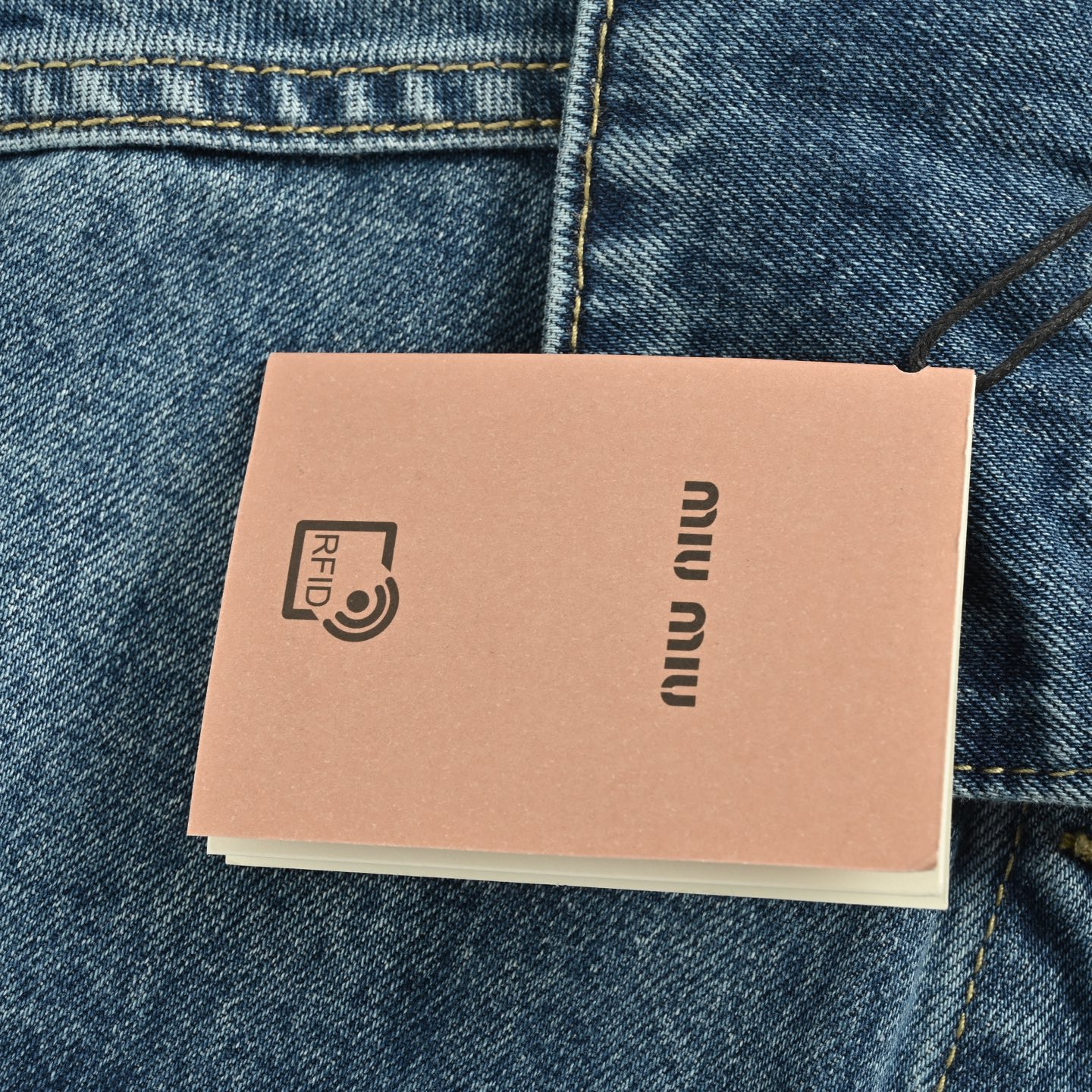 Miu Miu/缪缪 25Fw 假两件拼接牛仔夹克-Chinese UA Cheap High Quatity Brand Clothes Bags handbags Sneakers wholesale wholesaler seller from China Factory suppliers Fashion Clothing Shoes best Quality Beautiful Price Miu Miu/缪缪 25Fw 假两件拼接牛仔夹克