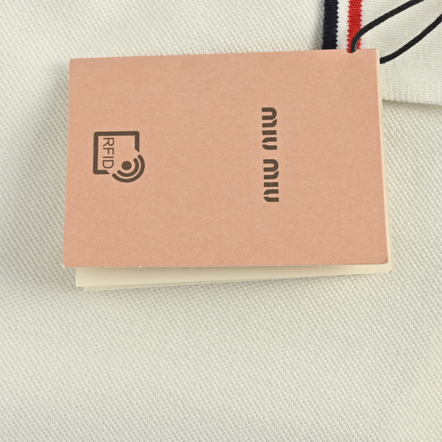 Miu Miu/缪缪 25Fw 撞色翻领字母刺绣长袖T恤白色