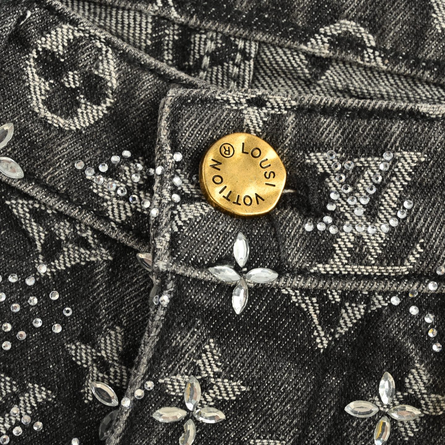 Louis Vuitton/路易威登 25Fw 老花满印烫钻牛仔裤-Chinese UA Cheap High Quatity Brand Clothes Bags handbags Sneakers wholesale wholesaler seller from China Factory suppliers Fashion Clothing Shoes best Quality Beautiful Price Louis Vuitton/路易威登 25Fw 老花满印烫钻牛仔裤