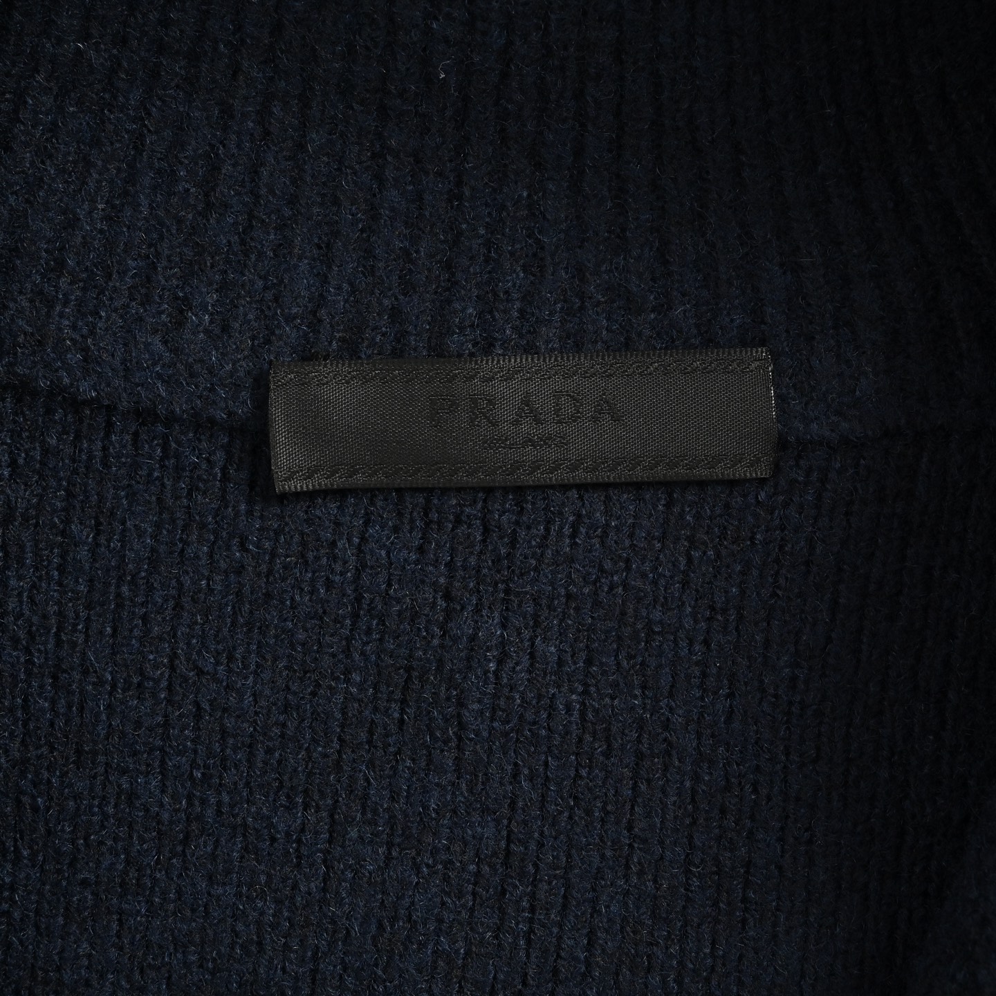 Prada/普拉达 倒三角针织拉链开衫外套-High Quatity Cheap Brand wholesale wholesaler seller Clothes Bags handbags Sneakers Top Fashion Clothing Shoes from China Factory Chinese suppliers best Quality Beautiful Price Prada/普拉达 倒三角针织拉链开衫外套