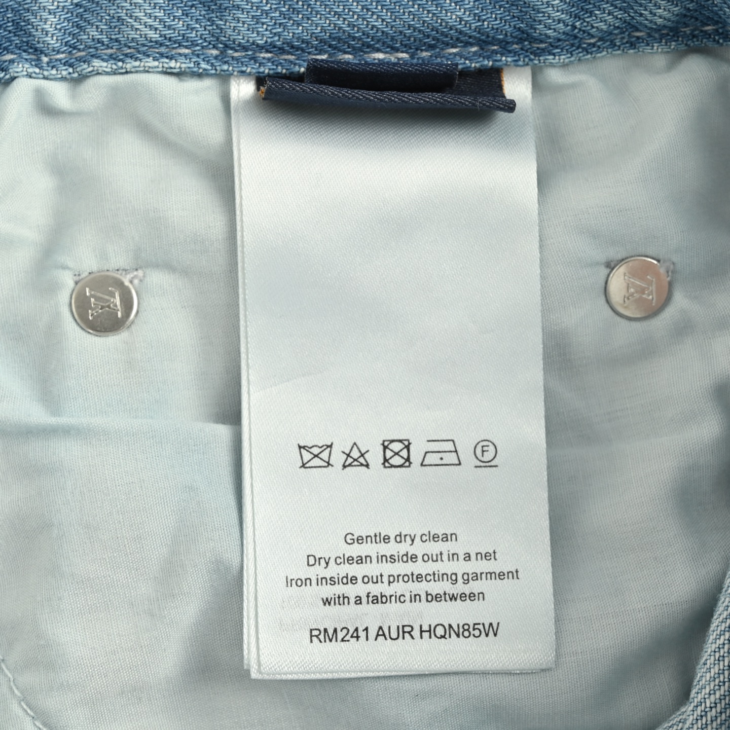 Louis Vuitton/路易威登 老花水洗破洞牛仔裤-Chinese UA Cheap High Quatity Brand Clothes Bags handbags Sneakers wholesale wholesaler seller from China Factory suppliers Fashion Clothing Shoes best Quality Beautiful Price Louis Vuitton/路易威登 老花水洗破洞牛仔裤