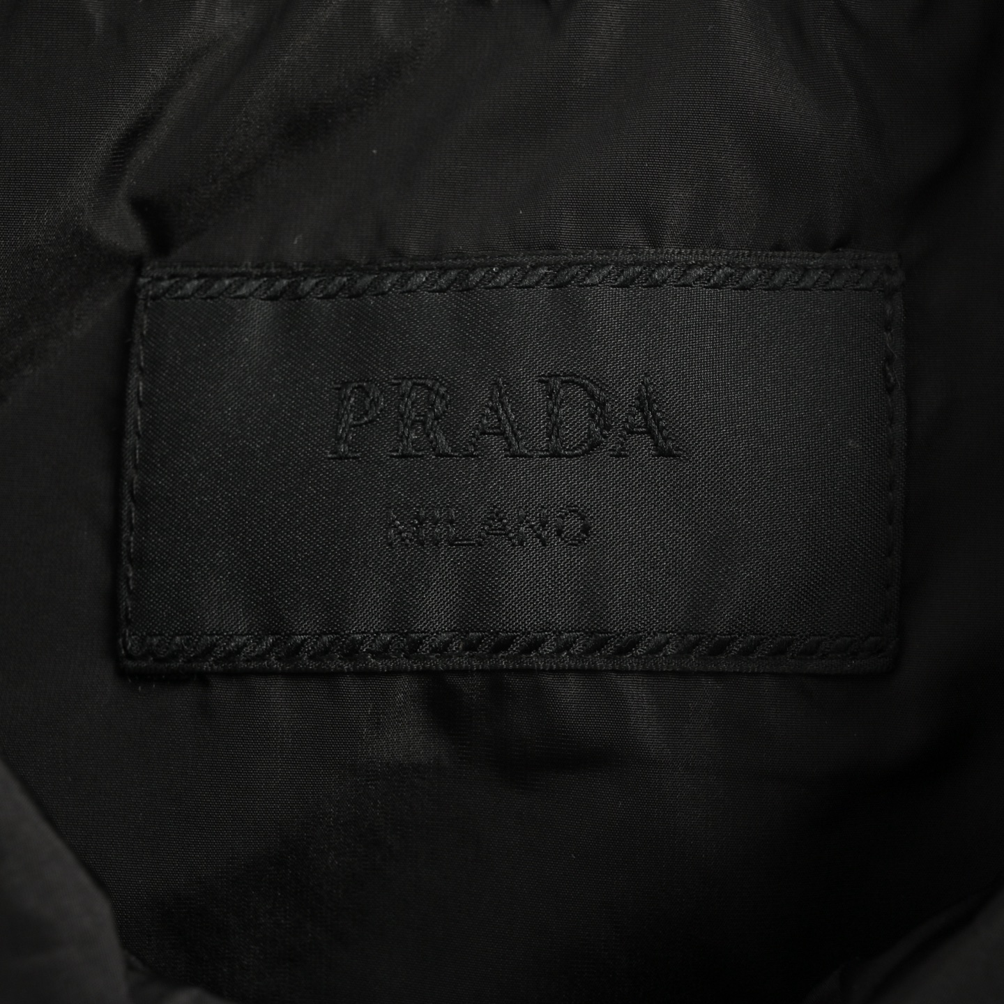 Prada /普拉达 经典口袋三角标拉链短袖衬衫