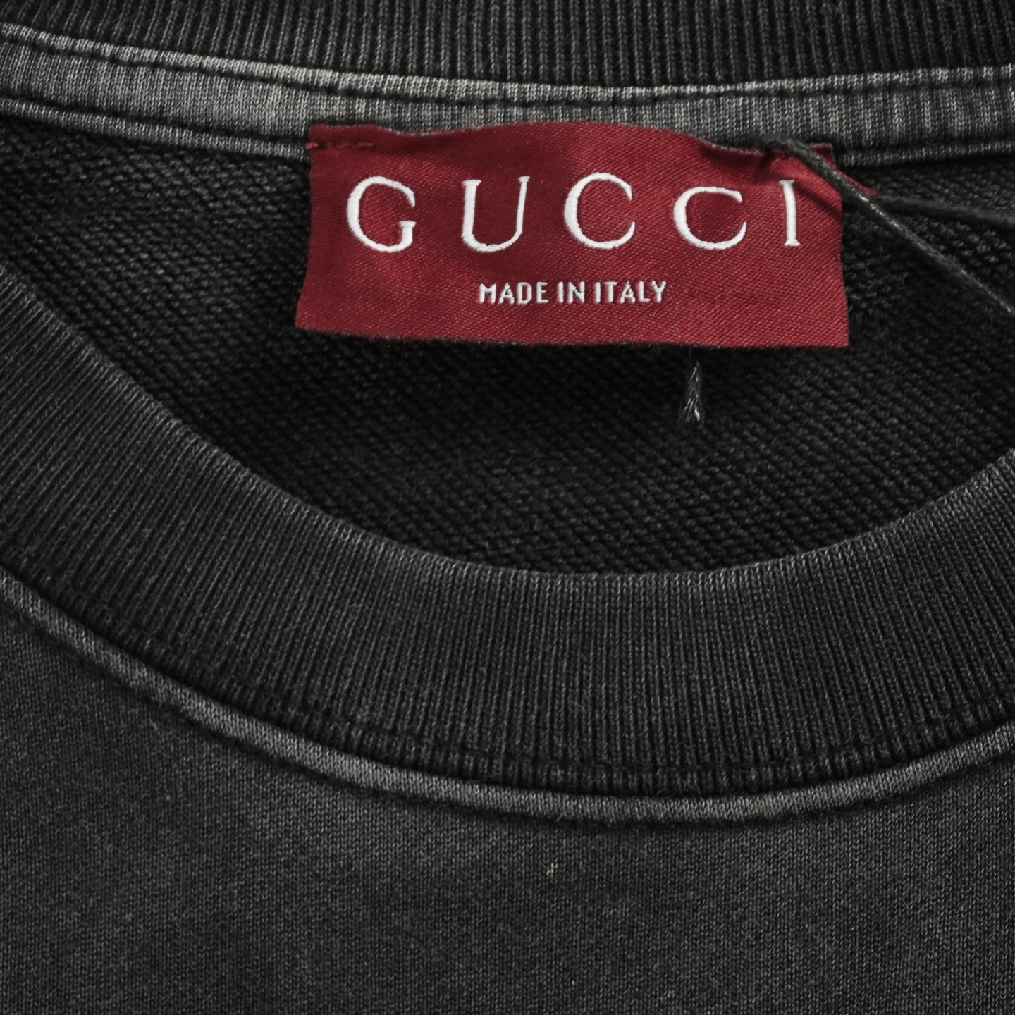 Gucci/古驰 25Fw 破损字母贴布绣圆领卫衣-High Quatity Cheap Brand wholesale wholesaler seller Clothes Bags handbags Sneakers Top Fashion Clothing Shoes from China Factory Chinese suppliers best Quality Beautiful Price Gucci/古驰 25Fw 破损字母贴布绣圆领卫衣