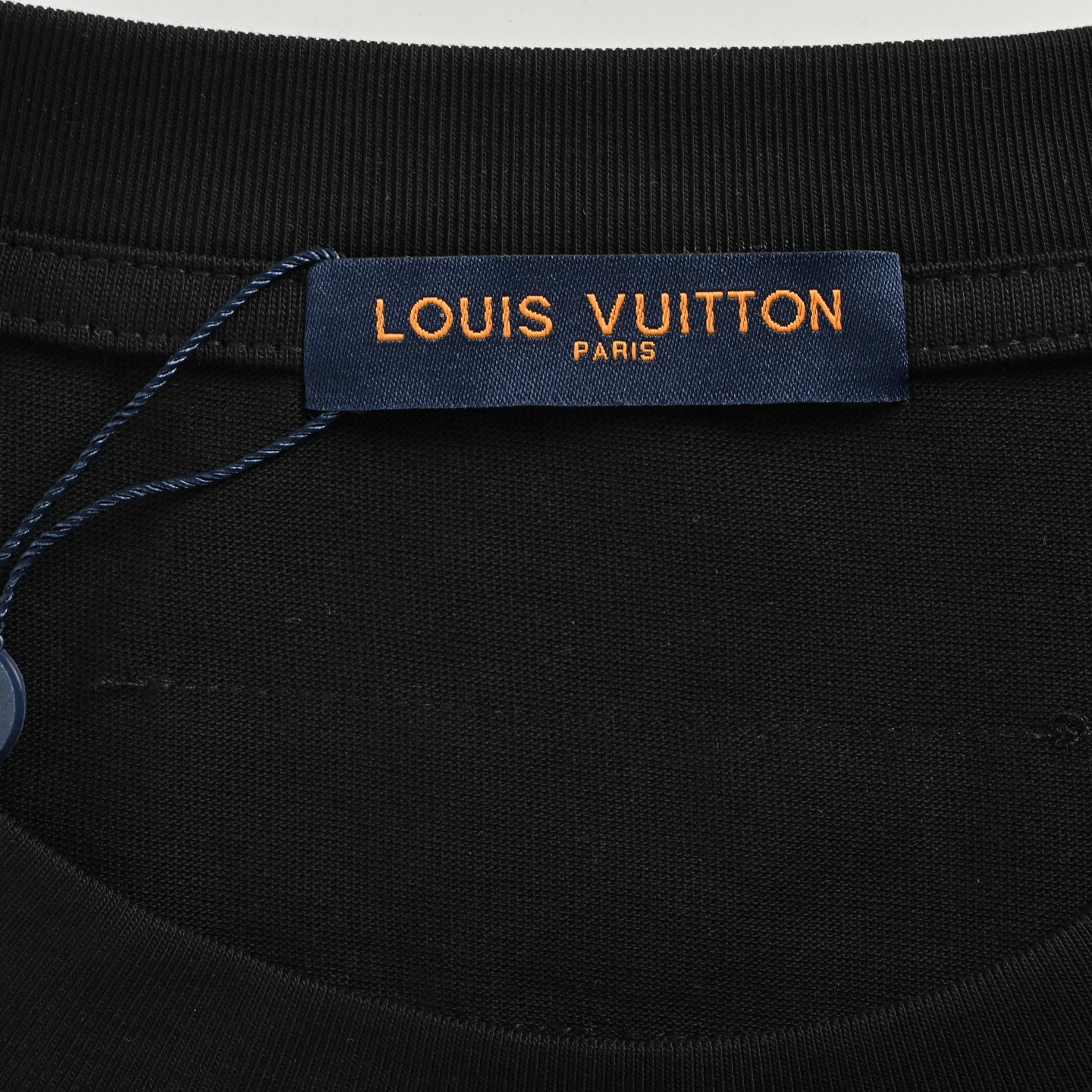 Louis Vuitton/路易威登 25ss 肩膀彩标短袖-Chinese UA Cheap High Quatity Brand Clothes Bags handbags Sneakers wholesale wholesaler seller from China Factory suppliers Fashion Clothing Shoes best Quality Beautiful Price Louis Vuitton/路易威登 25ss 肩膀彩标短袖