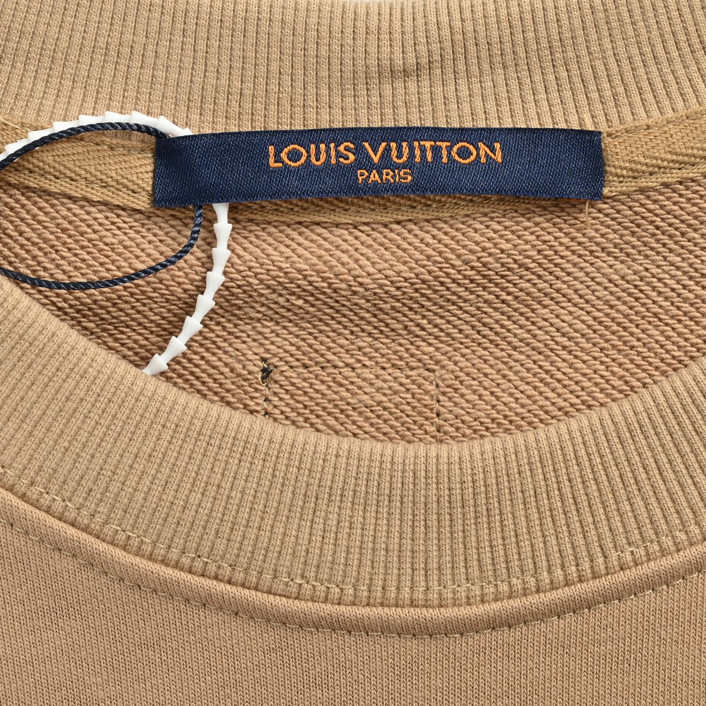 Louis Vuitton/路易威登 25Fw 草写签名字母刺绣圆领卫衣 白色/粉色/卡其色/蓝色-Chinese UA Cheap High Quatity Brand Clothes Bags handbags Sneakers wholesale wholesaler seller from China Factory suppliers Fashion Clothing Shoes best Quality Beautiful Price Louis Vuitton/路易威登 25Fw 草写签名字母刺绣圆领卫衣 白色/粉色/卡其色/蓝色