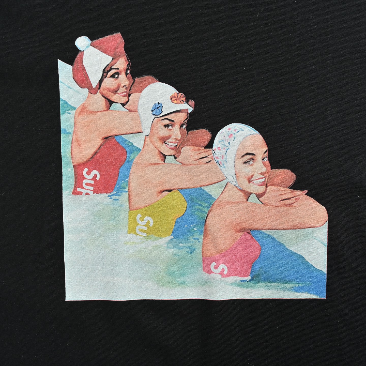 Supreme SS18 Swimmers Tee Black 游泳女郎图案印花短袖-Chinese UA Cheap High Quatity Brand Clothes Bags handbags Sneakers wholesale wholesaler seller from China Factory suppliers Fashion Clothing Shoes best Quality Beautiful Price Supreme SS18 Swimmers Tee Black 游泳女郎图案印花短袖