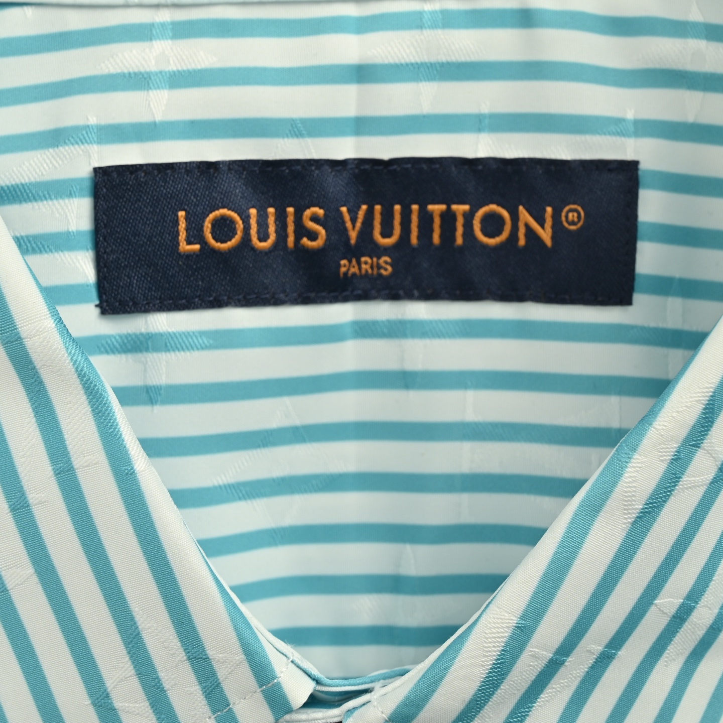 Louis Vuitton/路易威登 25Fw LOGO贴饰绿色条纹长袖衬衫-Chinese UA Cheap High Quatity Brand Clothes Bags handbags Sneakers wholesale wholesaler seller from China Factory suppliers Fashion Clothing Shoes best Quality Beautiful Price Louis Vuitton/路易威登 25Fw LOGO贴饰绿色条纹长袖衬衫