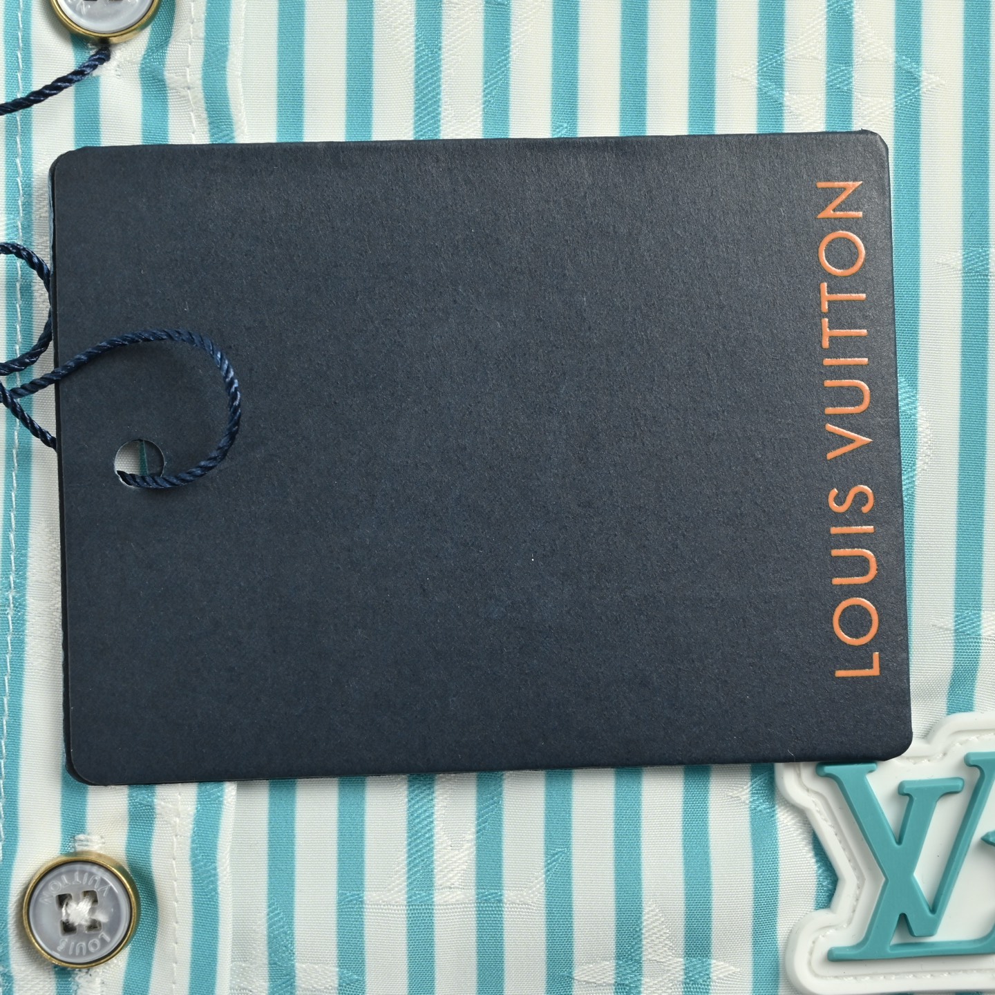 Louis Vuitton/路易威登 25Fw LOGO贴饰绿色条纹长袖衬衫-Chinese UA Cheap High Quatity Brand Clothes Bags handbags Sneakers wholesale wholesaler seller from China Factory suppliers Fashion Clothing Shoes best Quality Beautiful Price Louis Vuitton/路易威登 25Fw LOGO贴饰绿色条纹长袖衬衫