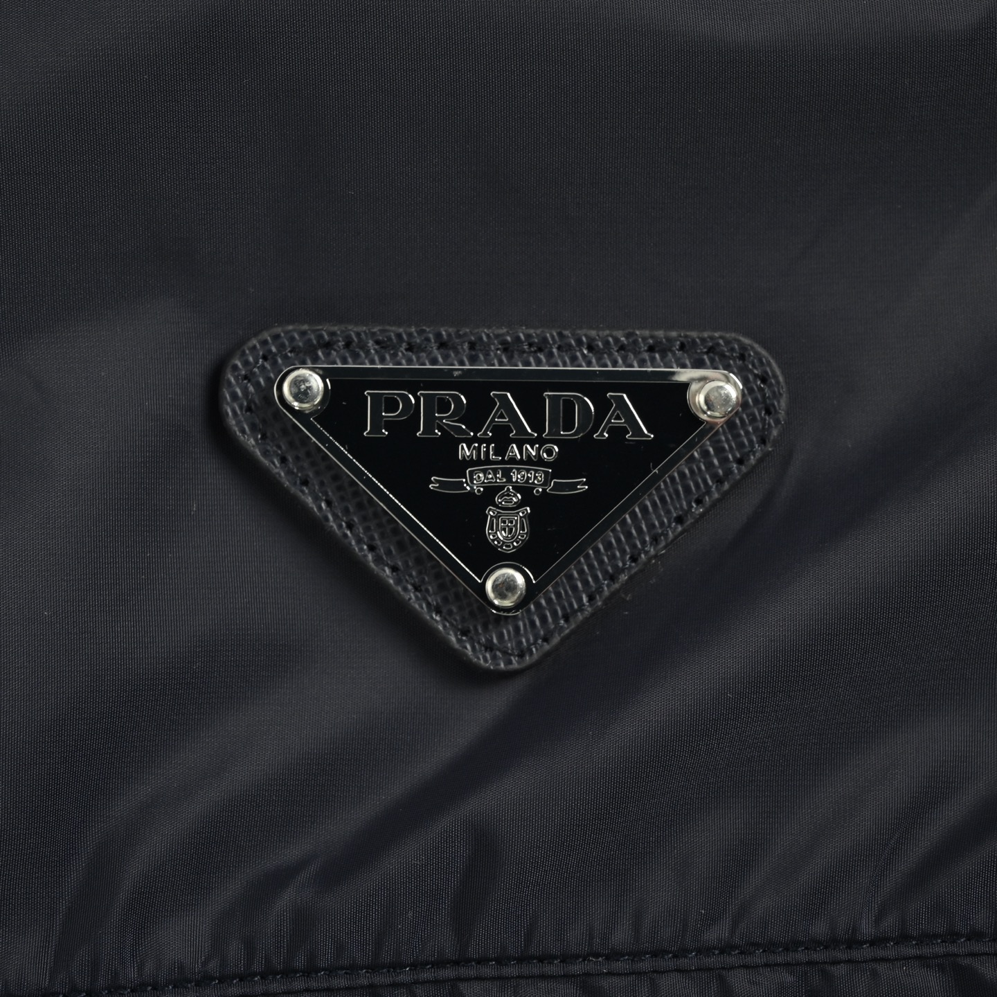 Prada/普拉达 25Fw 三角标撞色拉链再生尼龙连帽夹克外套-Chinese UA Cheap High Quatity Brand Clothes Bags handbags Sneakers wholesale wholesaler seller from China Factory suppliers Fashion Clothing Shoes best Quality Beautiful Price Prada/普拉达 25Fw 三角标撞色拉链再生尼龙连帽夹克外套