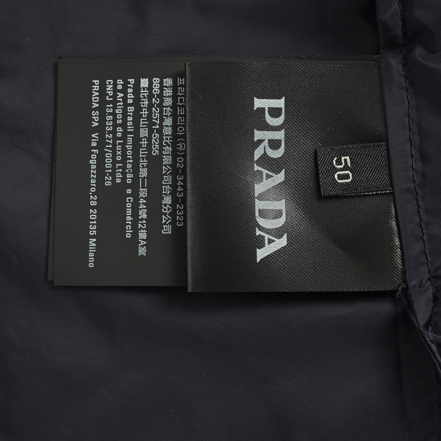 Prada/普拉达 25Fw 三角标撞色拉链再生尼龙连帽夹克外套-Chinese UA Cheap High Quatity Brand Clothes Bags handbags Sneakers wholesale wholesaler seller from China Factory suppliers Fashion Clothing Shoes best Quality Beautiful Price Prada/普拉达 25Fw 三角标撞色拉链再生尼龙连帽夹克外套