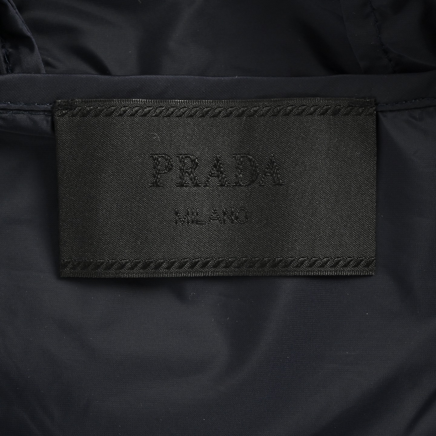 Prada/普拉达 25Fw 三角标撞色拉链再生尼龙连帽夹克外套-Chinese UA Cheap High Quatity Brand Clothes Bags handbags Sneakers wholesale wholesaler seller from China Factory suppliers Fashion Clothing Shoes best Quality Beautiful Price Prada/普拉达 25Fw 三角标撞色拉链再生尼龙连帽夹克外套