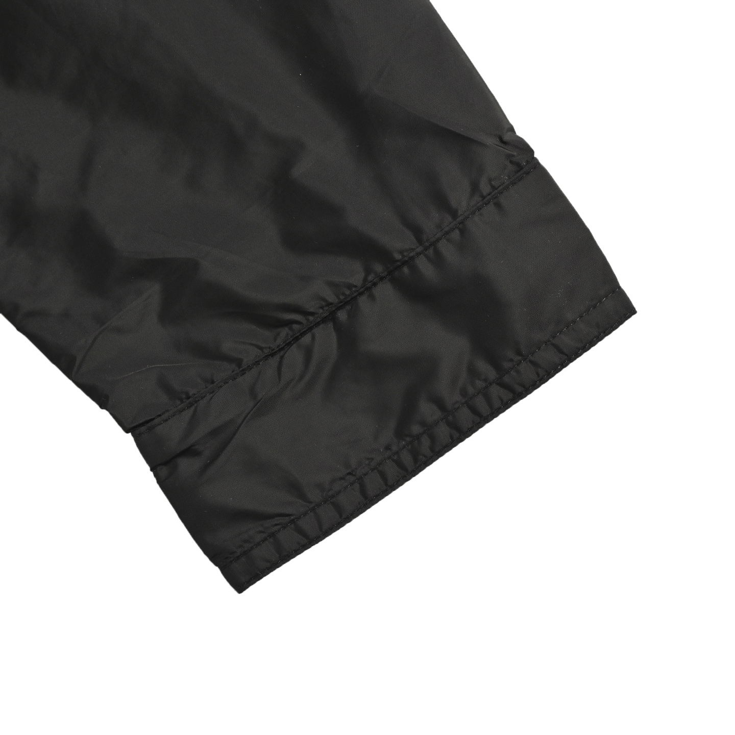 Prada/普拉达 25Fw 翻盖口袋暗扣再生尼龙立领夹克外套-Chinese UA Cheap High Quatity Brand Clothes Bags handbags Sneakers wholesale wholesaler seller from China Factory suppliers Fashion Clothing Shoes best Quality Beautiful Price Prada/普拉达 25Fw 翻盖口袋暗扣再生尼龙立领夹克外套