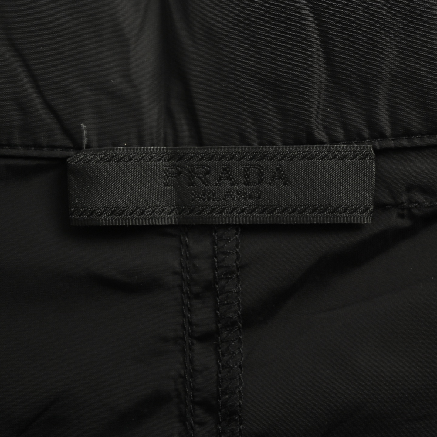 Prada/普拉达 25Fw 后翻盖口袋再生尼龙长裤-Chinese UA Cheap High Quatity Brand Clothes Bags handbags Sneakers wholesale wholesaler seller from China Factory suppliers Fashion Clothing Shoes best Quality Beautiful Price Prada/普拉达 25Fw 后翻盖口袋再生尼龙长裤