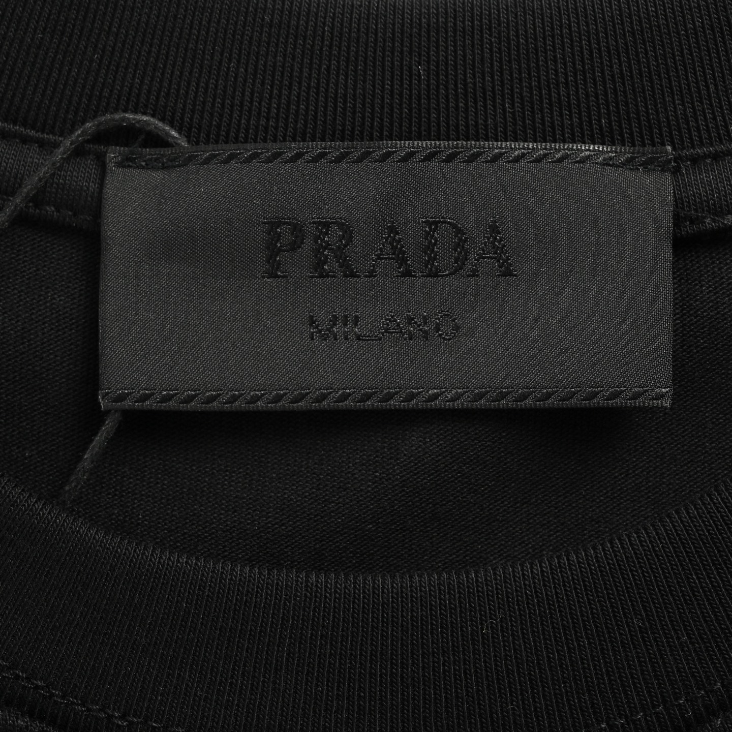 Prada/普拉达 25Fw 领口三角标长袖T恤黑色 白色-Chinese UA Cheap High Quatity Brand Clothes Bags handbags Sneakers wholesale wholesaler seller from China Factory suppliers Fashion Clothing Shoes best Quality Beautiful Price Prada/普拉达 25Fw 领口三角标长袖T恤黑色 白色