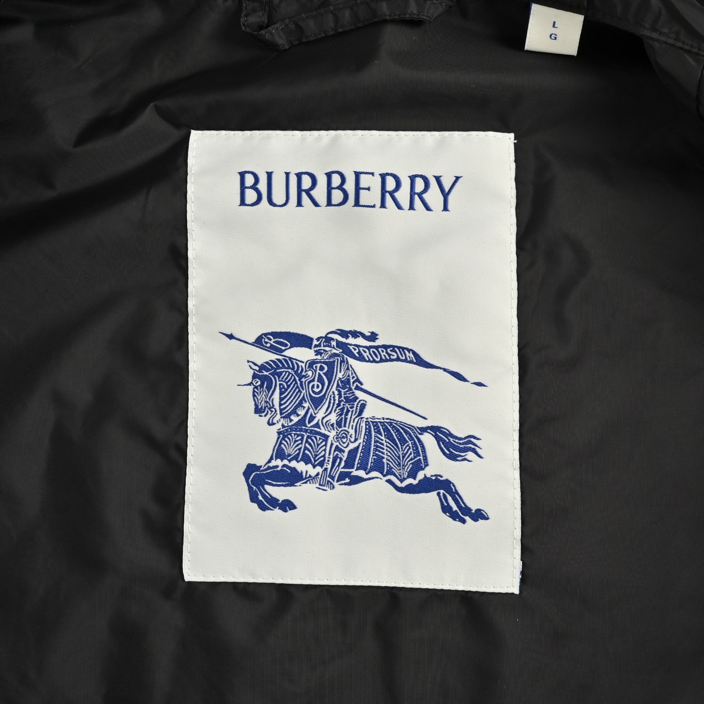 Burberry/巴宝莉 后背战马骑士印章联名夹克外套-Chinese UA Cheap High Quatity Brand Clothes Bags handbags Sneakers wholesale wholesaler seller from China Factory suppliers Fashion Clothing Shoes best Quality Beautiful Price Burberry/巴宝莉 后背战马骑士印章联名夹克外套