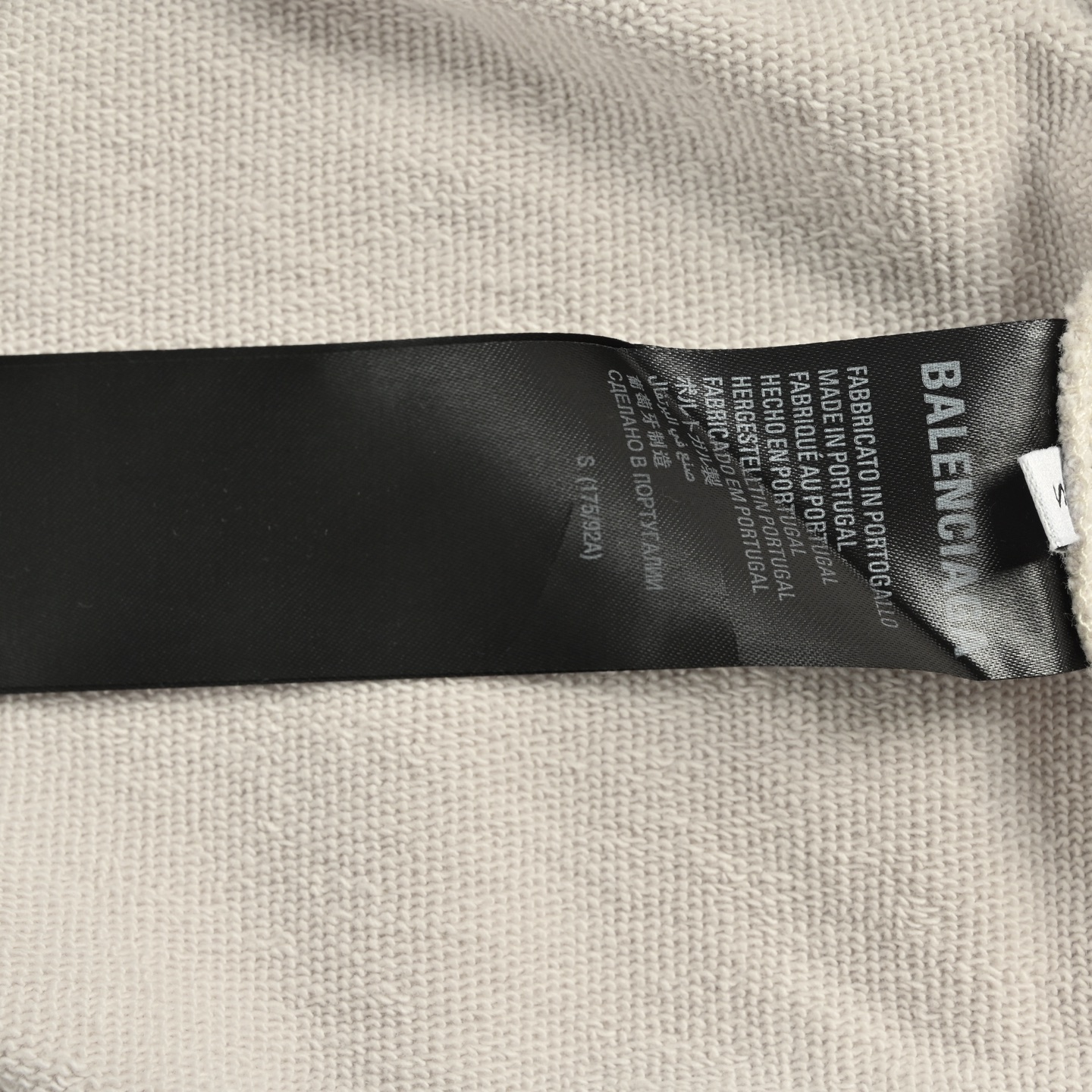 Balenciaga/巴黎世家 25Fw 美纹纸胶带连帽卫衣 巴黎世家/做破美纹纸字母连帽卫衣宽松版型 男女同款 铁塔米色