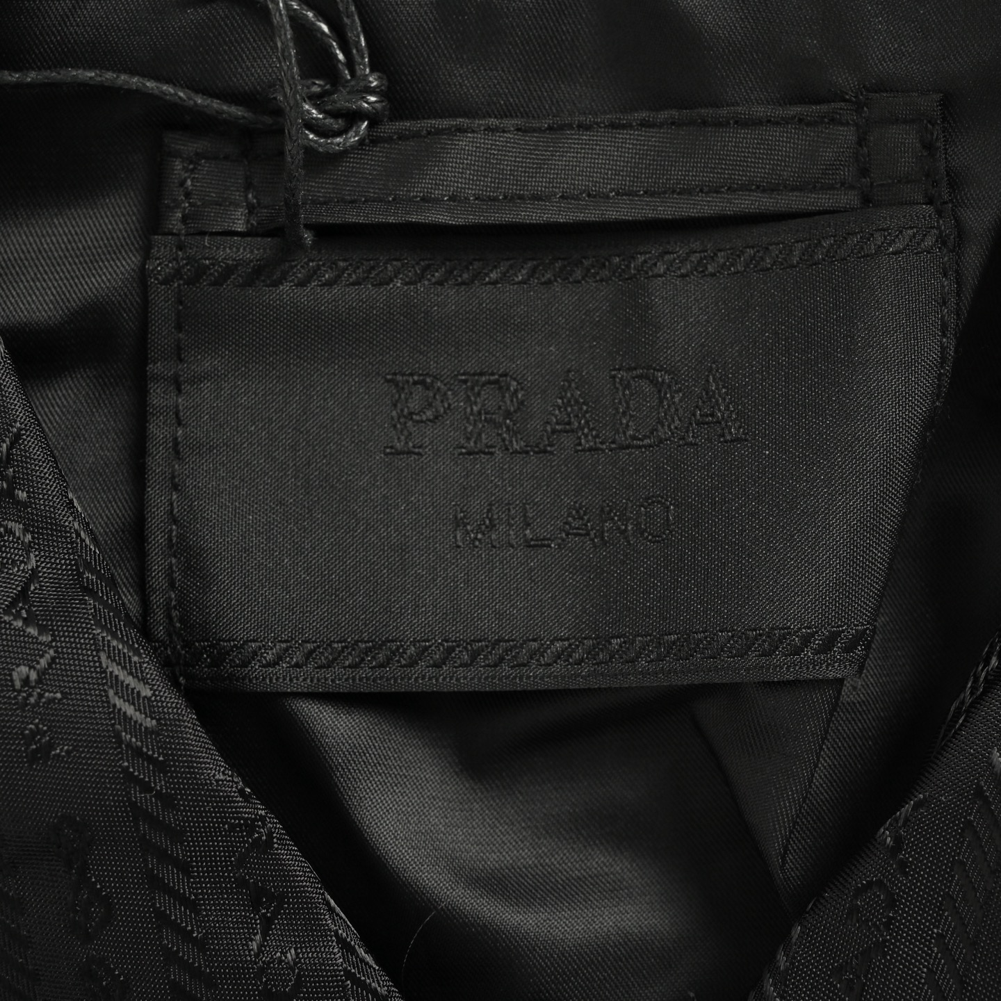 Prada/普拉达 百慕大尼龙长袖衬衫-Chinese UA Cheap High Quatity Brand Clothes Bags handbags Sneakers wholesale wholesaler seller from China Factory suppliers Fashion Clothing Shoes best Quality Beautiful Price Prada/普拉达 百慕大尼龙长袖衬衫