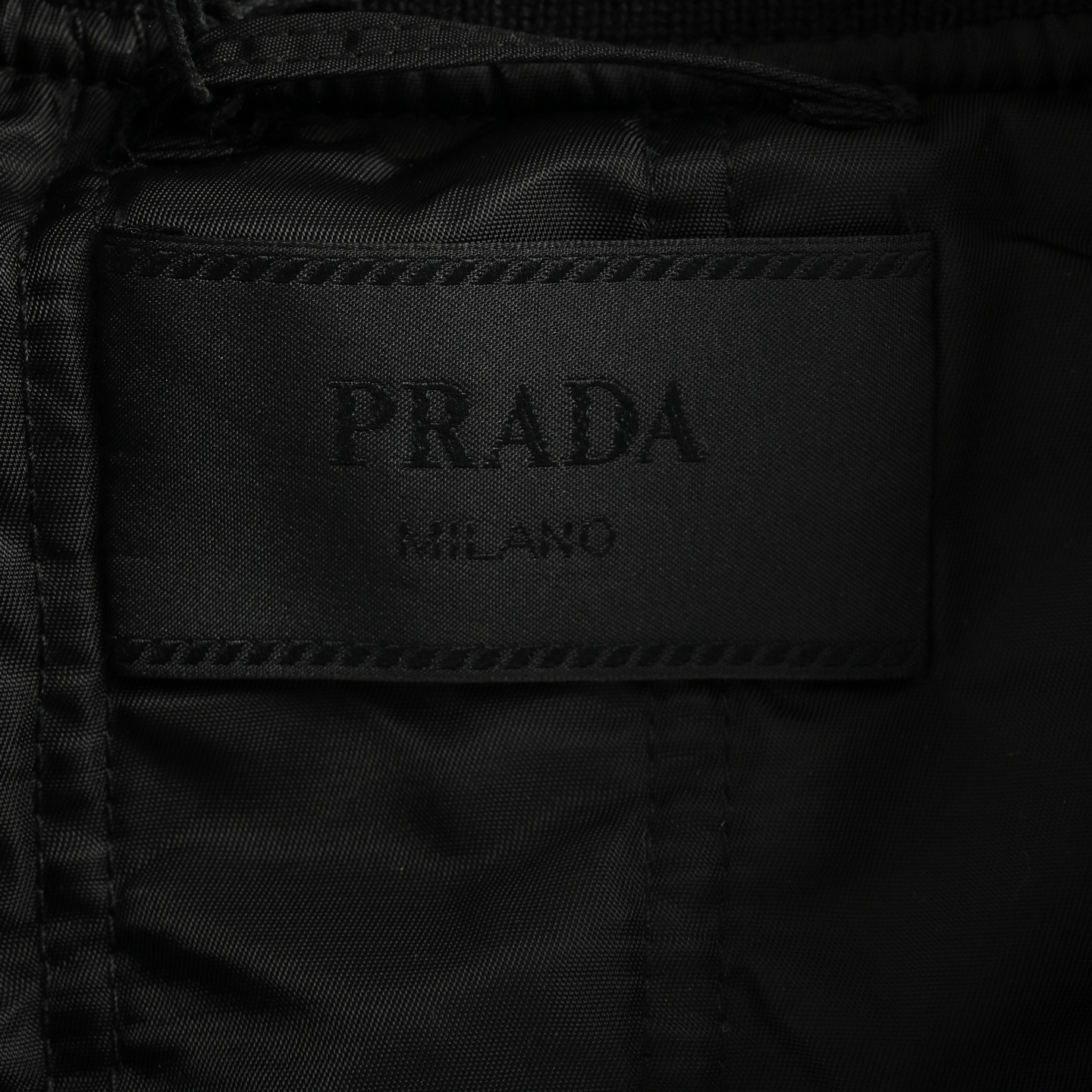 Prada/普拉达 百慕大尼龙长袖衬衫-Chinese UA Cheap High Quatity Brand Clothes Bags handbags Sneakers wholesale wholesaler seller from China Factory suppliers Fashion Clothing Shoes best Quality Beautiful Price Prada/普拉达 百慕大尼龙长袖衬衫