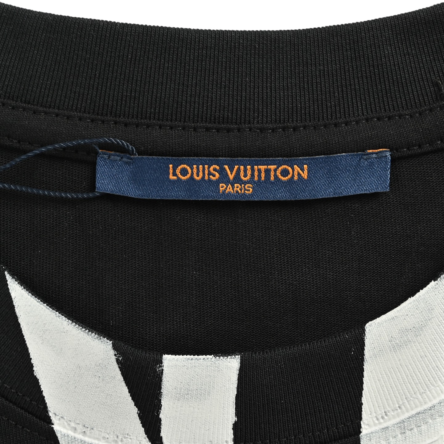Louis Vuitton/路易威登 25ss 字母logo印花短袖 黑色 白色-Chinese UA Cheap High Quatity Brand Clothes Bags handbags Sneakers wholesale wholesaler seller from China Factory suppliers Fashion Clothing Shoes best Quality Beautiful Price Louis Vuitton/路易威登 25ss 字母logo印花短袖 黑色 白色