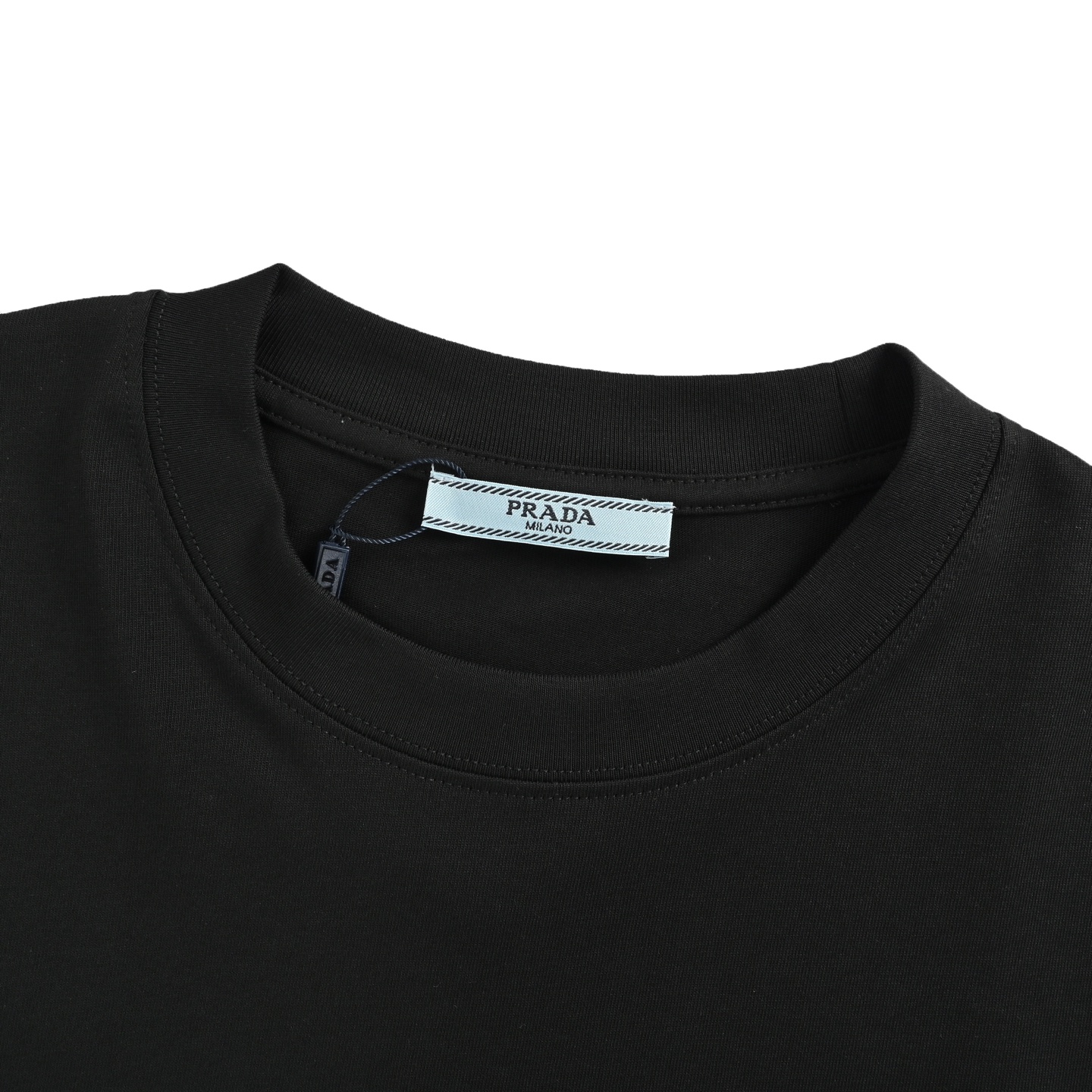 Prada/普拉达 25ss 三角标刺绣喷墨短袖 黑色 白色-Chinese UA Cheap High Quatity Brand Clothes Bags handbags Sneakers wholesale wholesaler seller from China Factory suppliers Fashion Clothing Shoes best Quality Beautiful Price Prada/普拉达 25ss 三角标刺绣喷墨短袖 黑色 白色